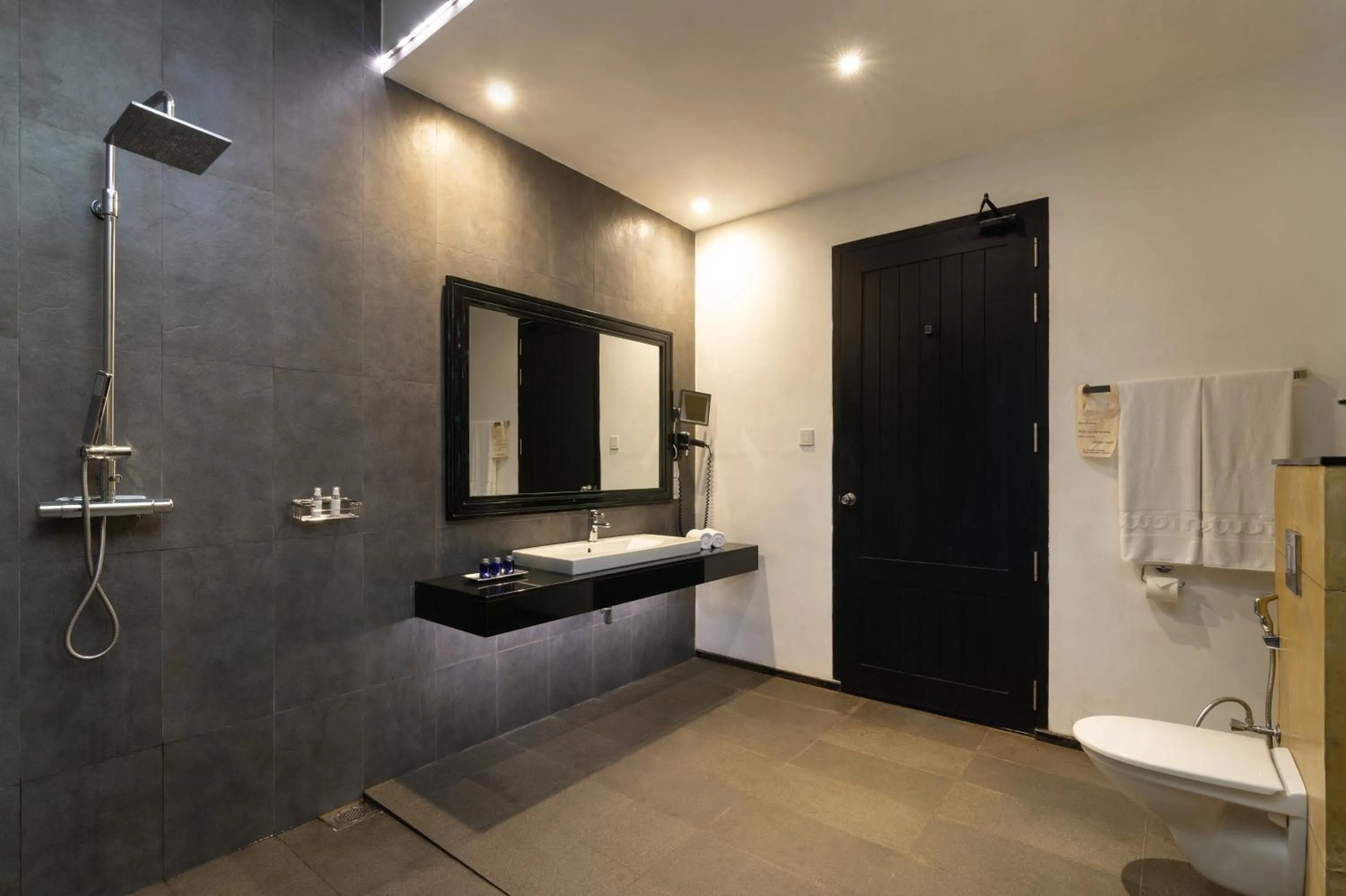 Shower in Jetwing Yala