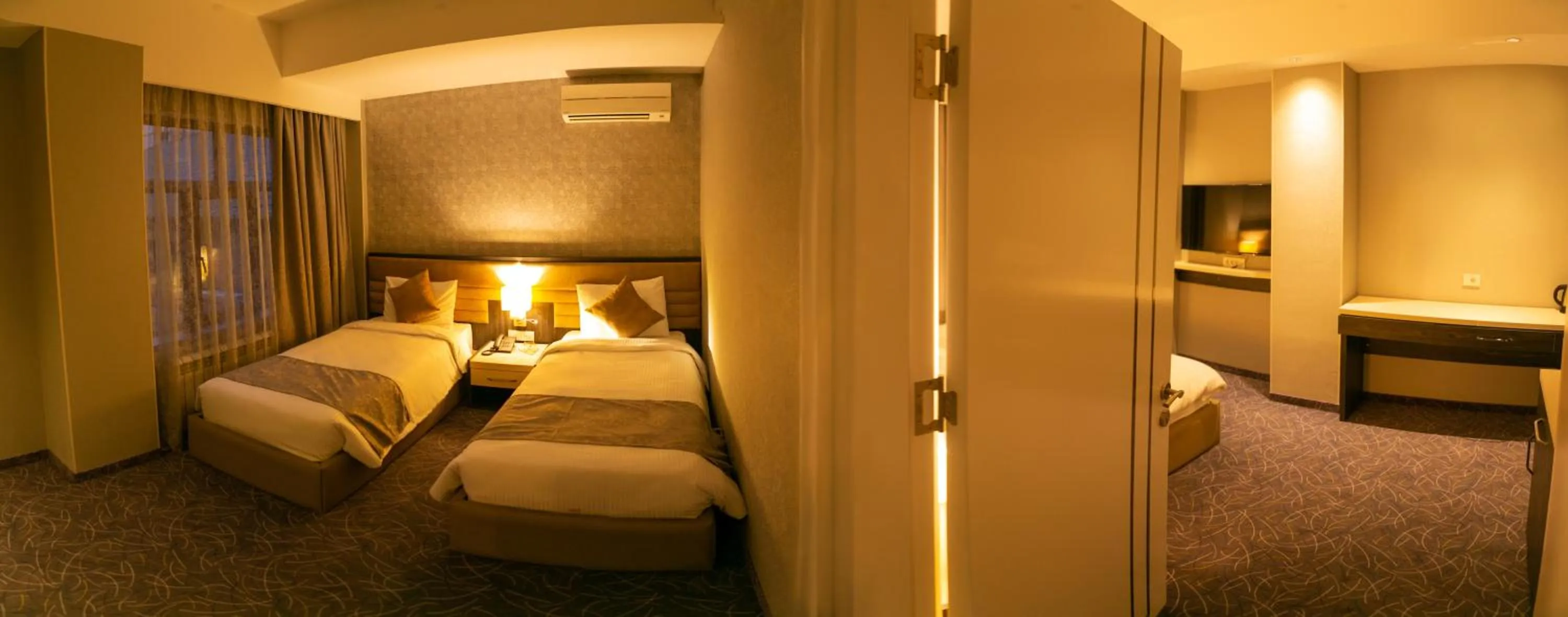 Photo of the whole room, Bed in Parkway Inn Hotel & Spa