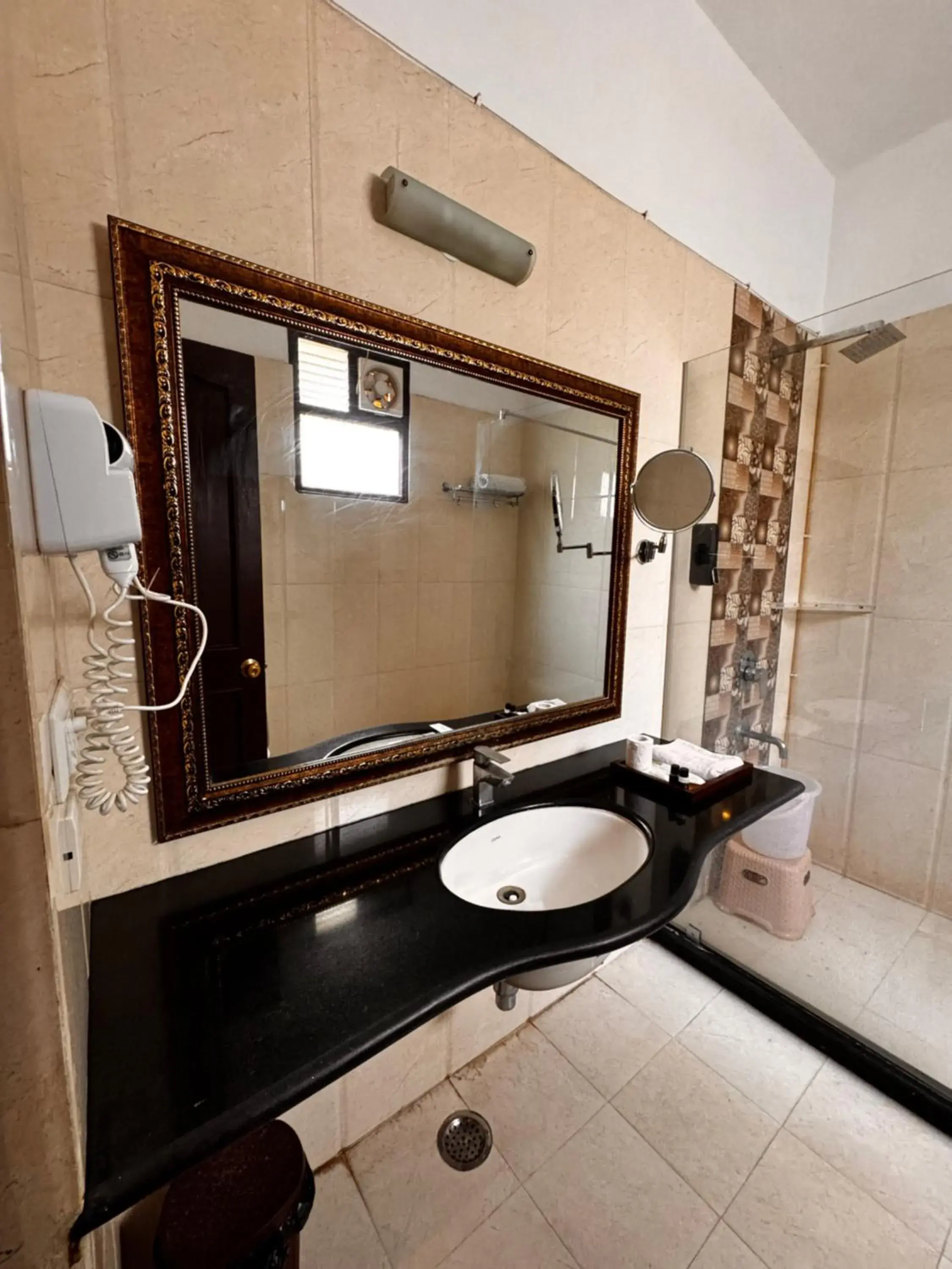 Bathroom in Hotel Boheda Palace - 1KM away from Lake Pichola Bathroom in Hotel Boheda Palace - 1KM away from Lake Pichola