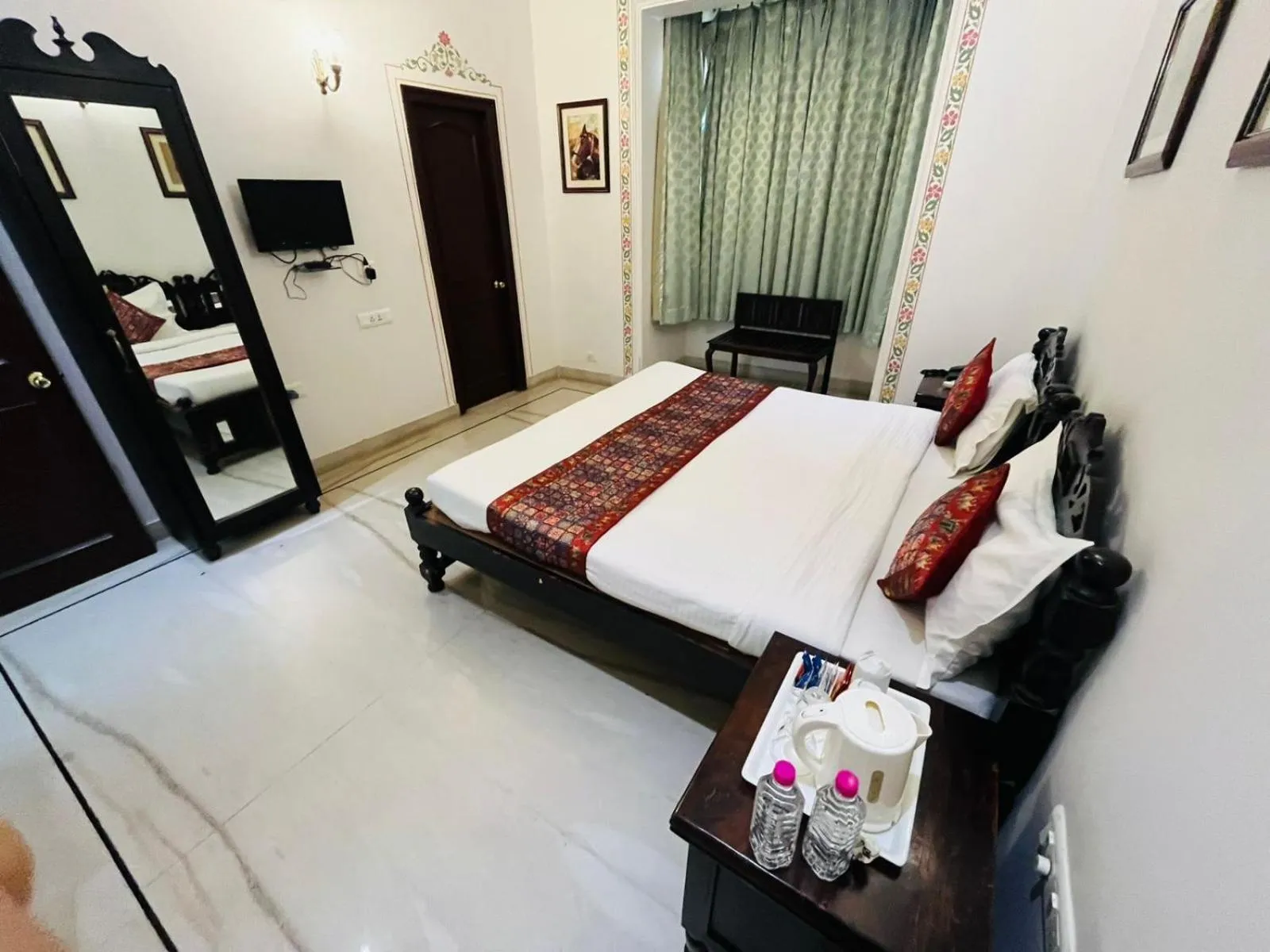 Bed in Hotel Boheda Palace - 1KM away from Lake Pichola