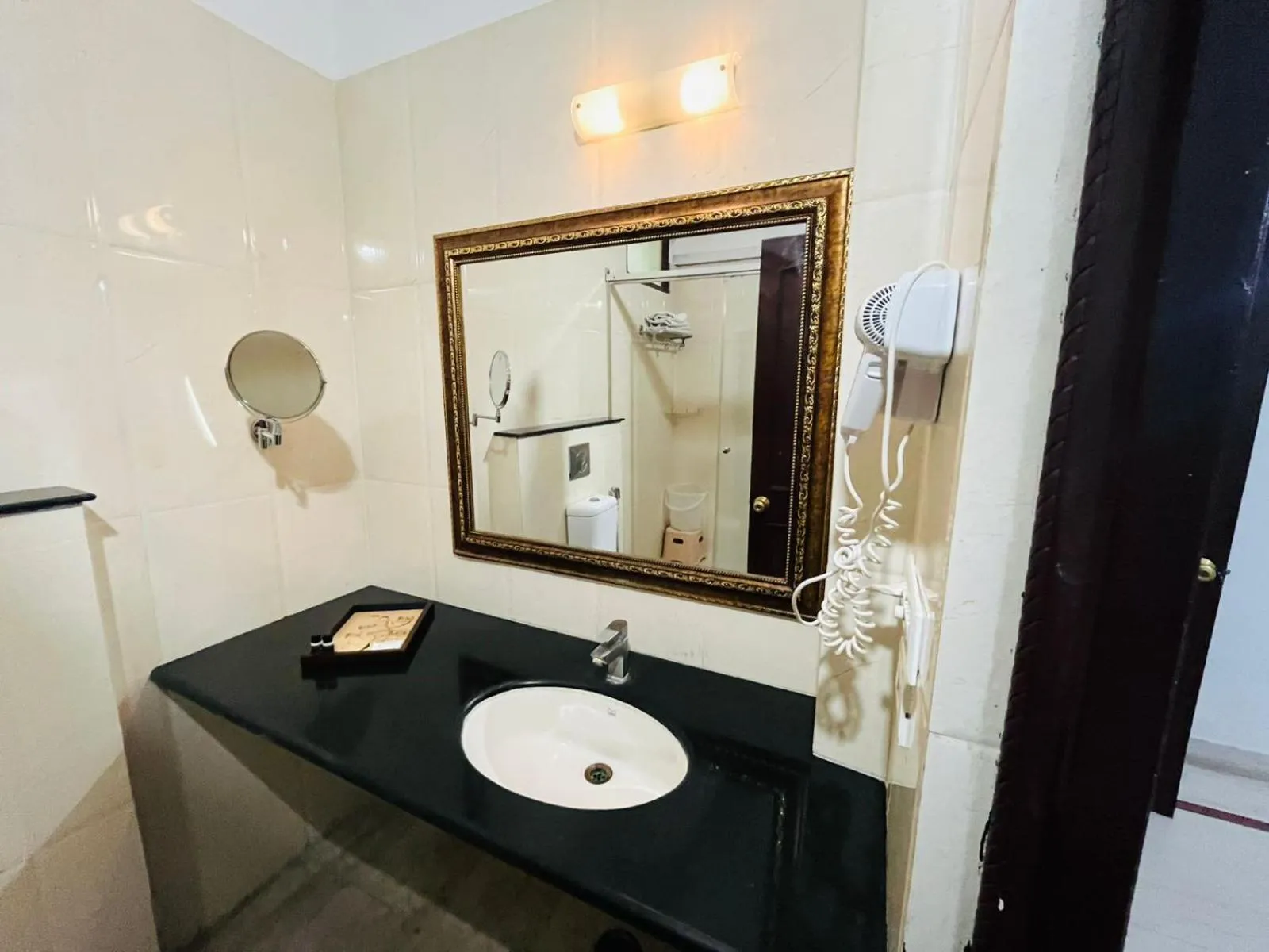 Hotel Boheda Palace - 1KM away from Lake Pichola