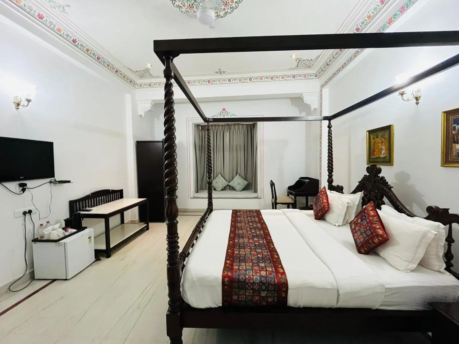 Bed in Hotel Boheda Palace - 1KM away from Lake Pichola