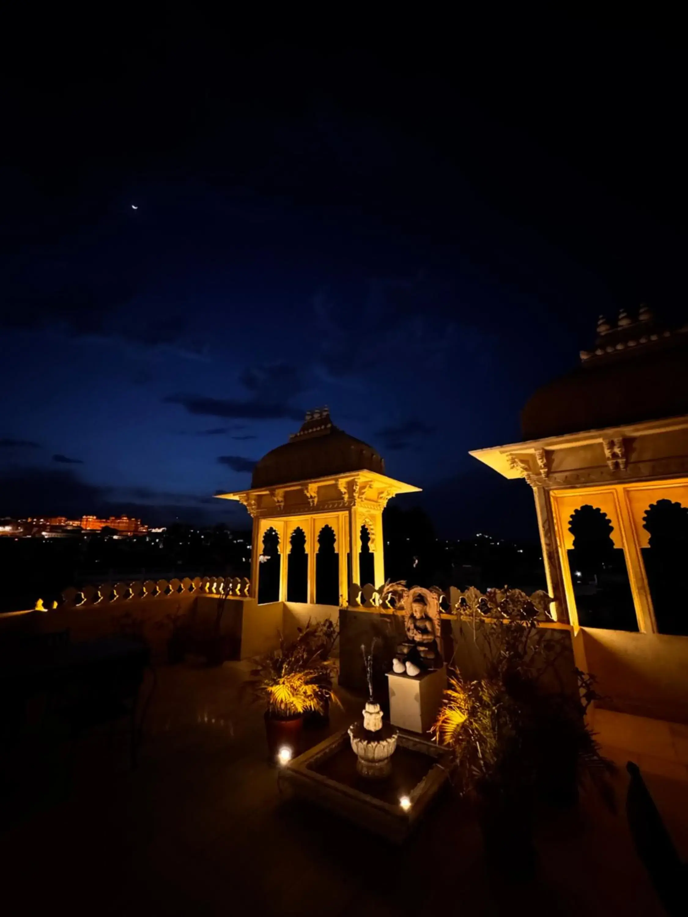 Restaurant/places to eat in Hotel Boheda Palace - 1KM away from Lake Pichola Restaurant/places to eat in Hotel Boheda Palace - 1KM away from Lake Pichola