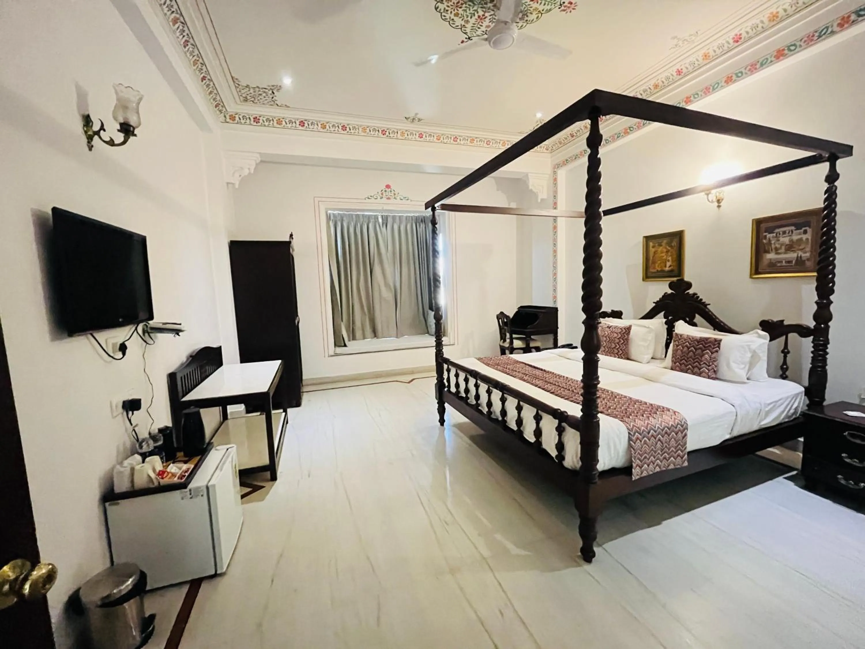 Bedroom, Bed in Hotel Boheda Palace - 1KM away from Lake Pichola