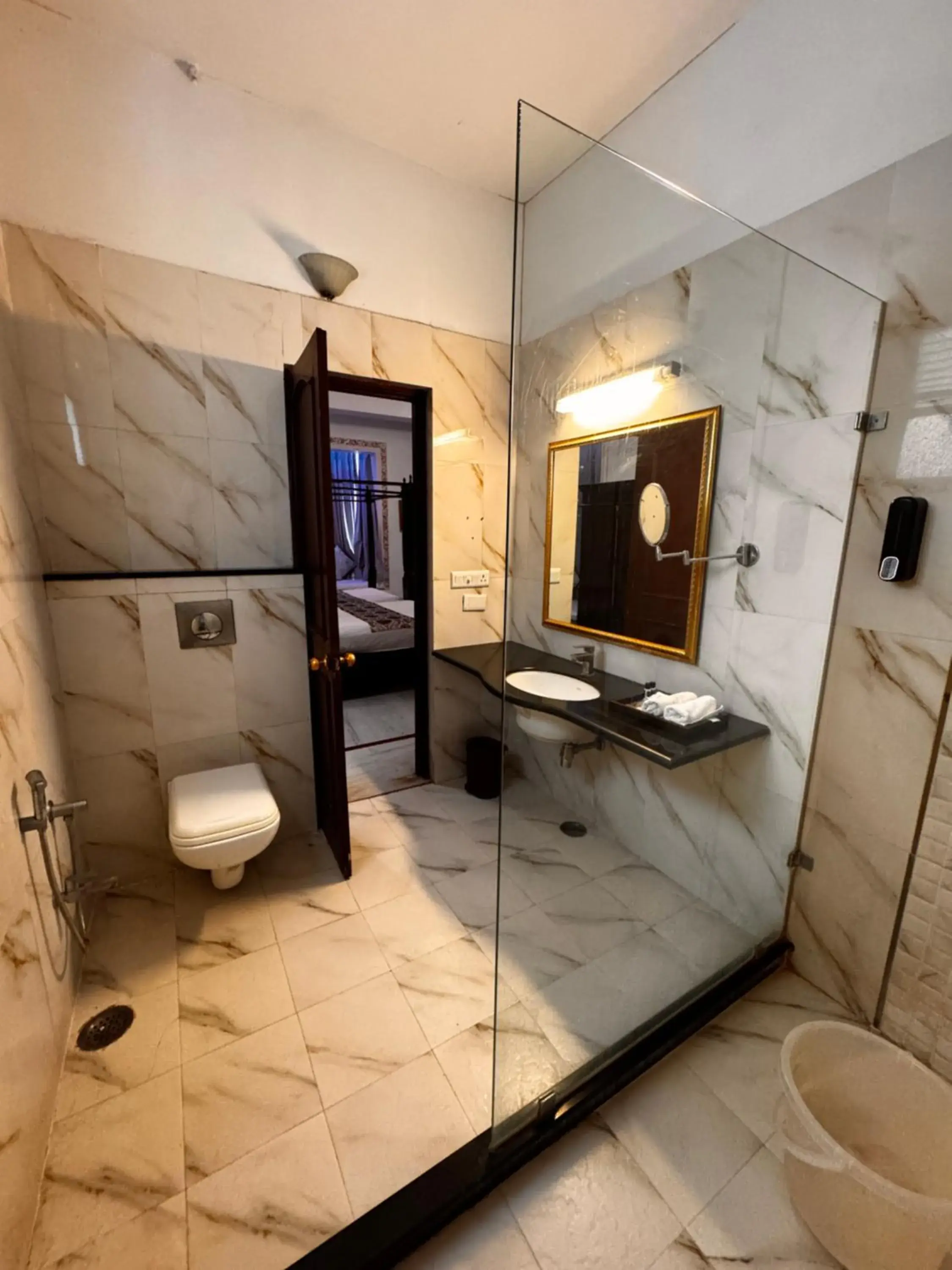 Bathroom in Hotel Boheda Palace - 1KM away from Lake Pichola Bathroom in Hotel Boheda Palace - 1KM away from Lake Pichola