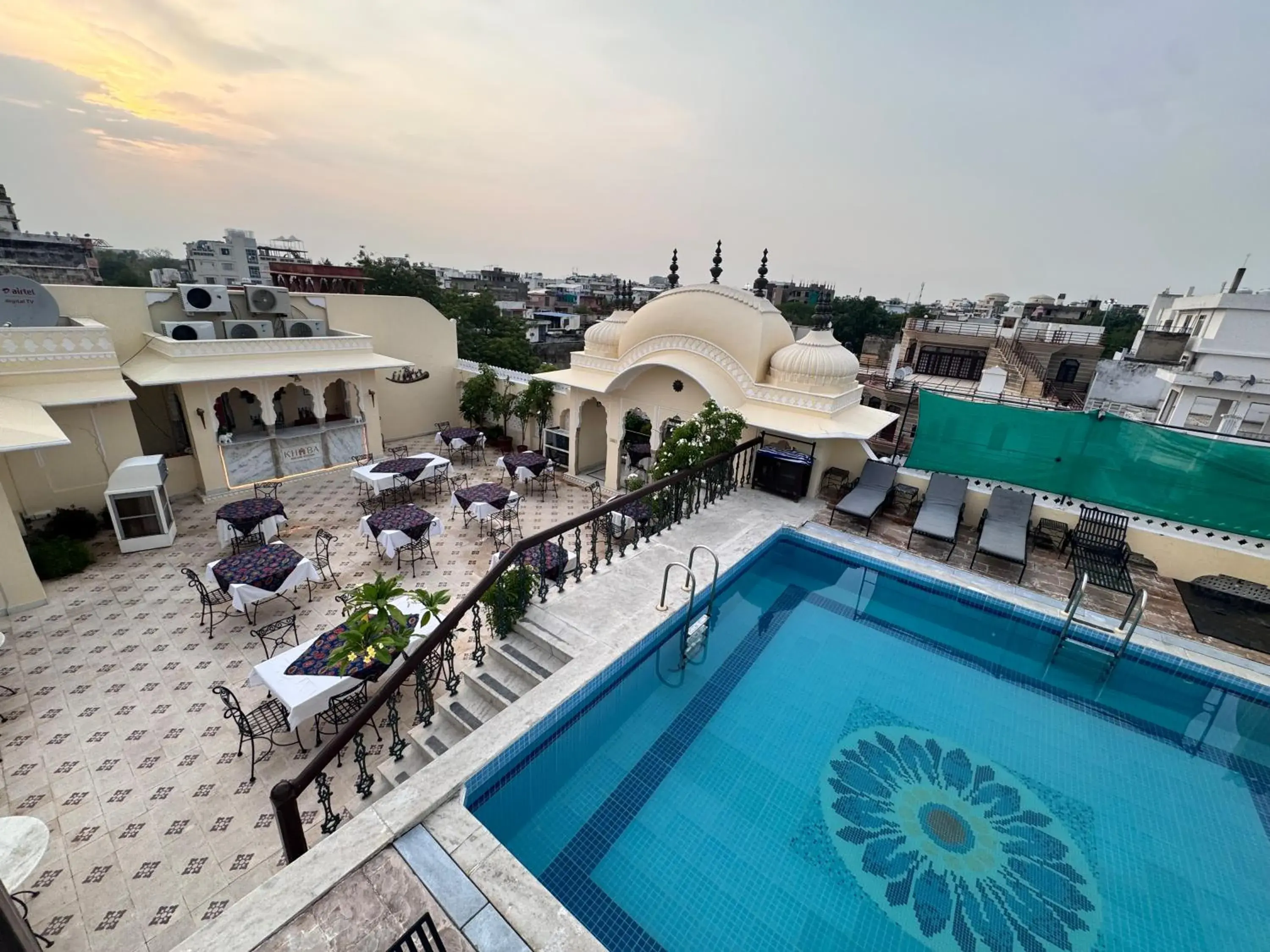 Swimming pool in Khandela Haveli - a Boutique Heritage Hotel Swimming pool in Khandela Haveli - a Boutique Heritage Hotel