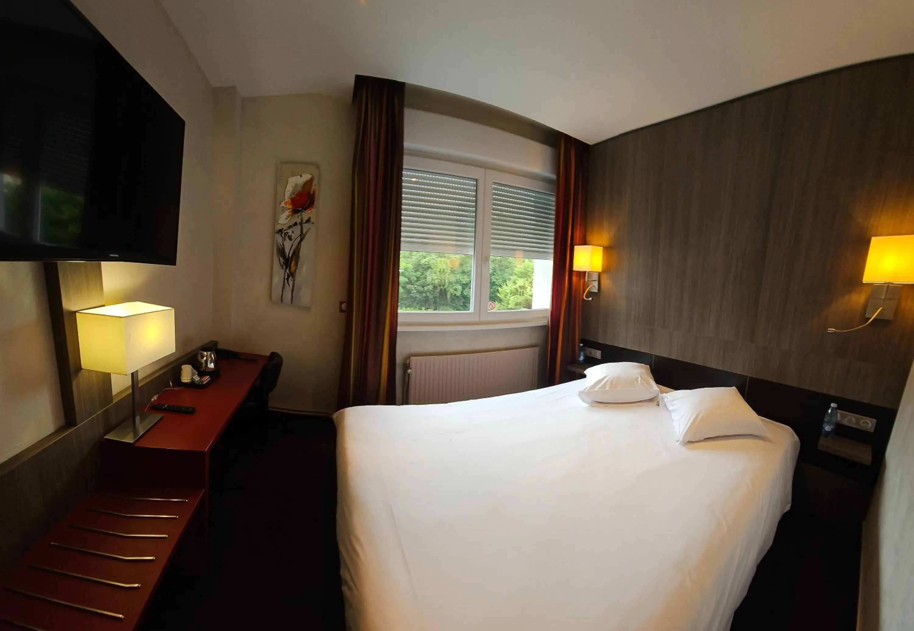 Photo of the whole room, Bed in Europe Haguenau – Hotel & Spa