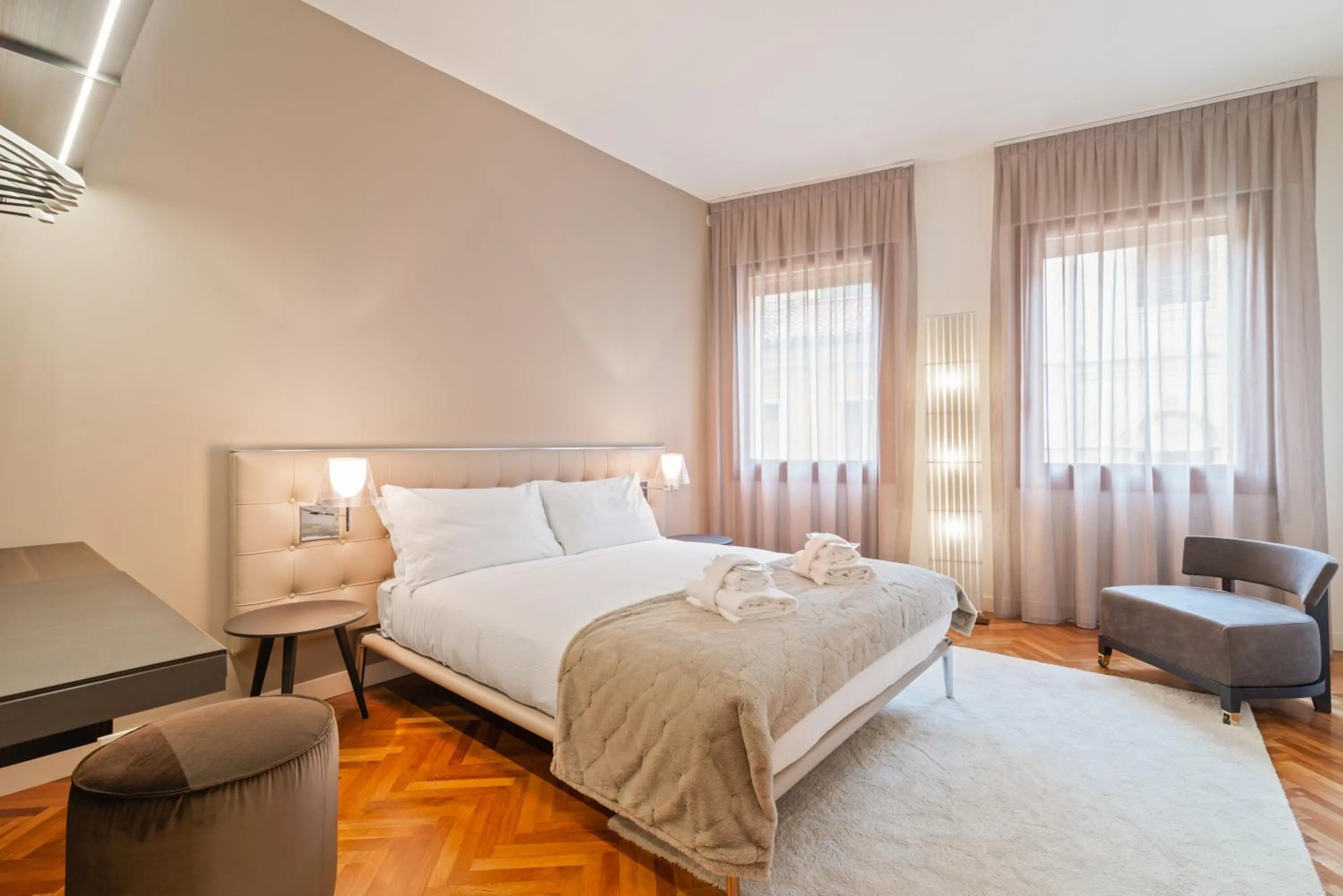 Photo of the whole room, Bed in GuestHost - San Fermo Luxury Apartment