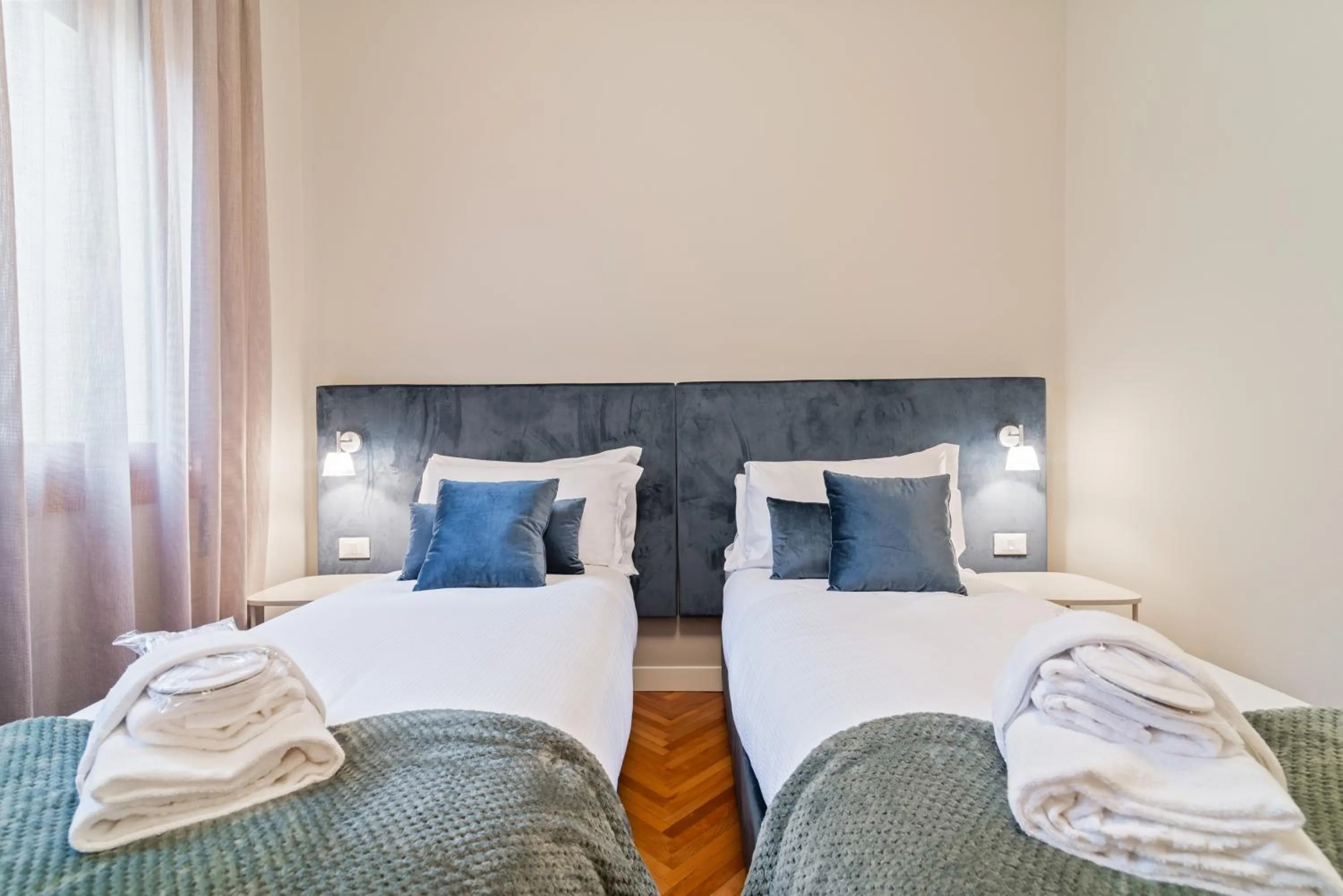 Bedroom, Bed in GuestHost - San Fermo Luxury Apartment