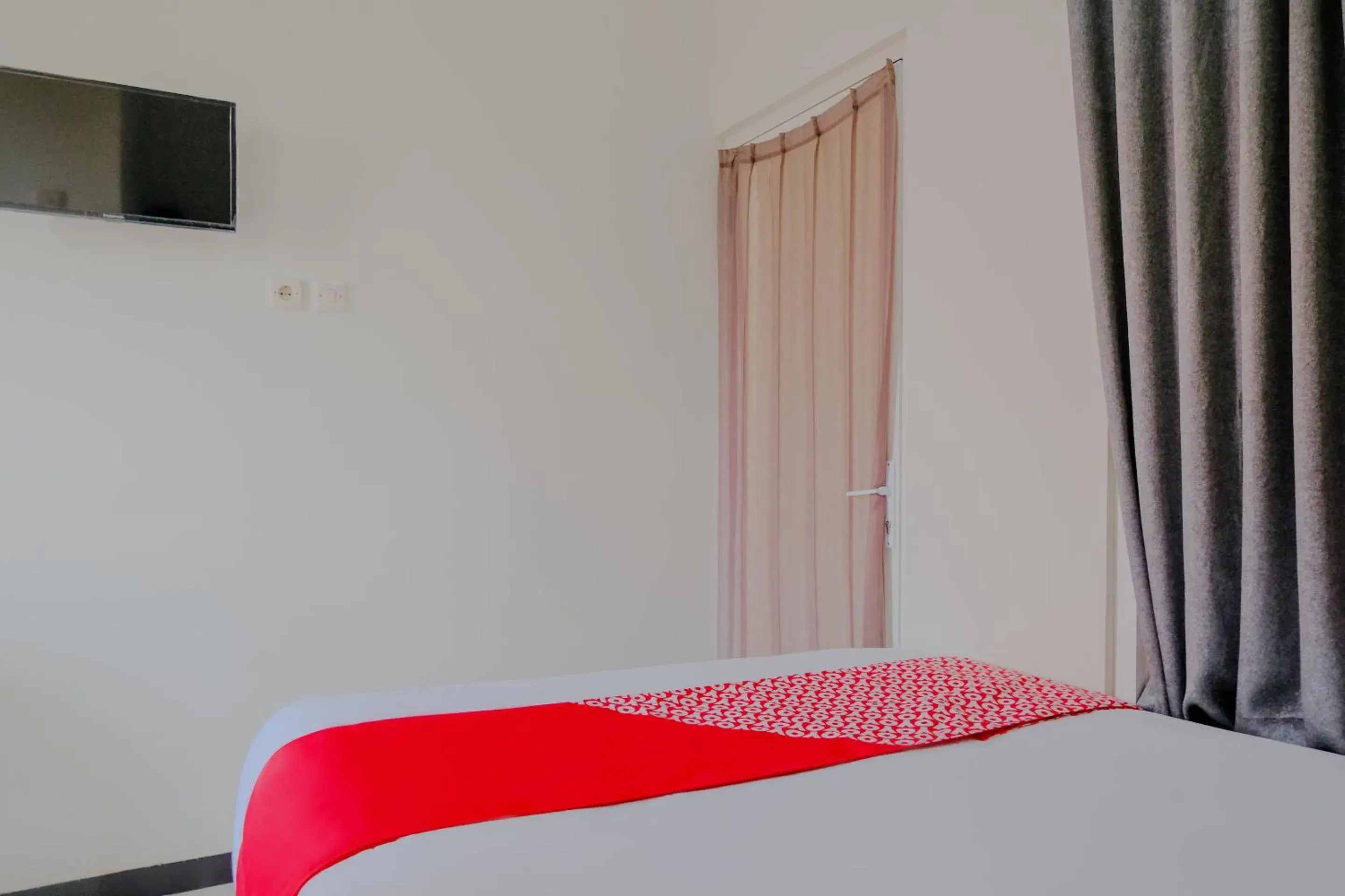 Bedroom in OYO 2376 Tiara Family Residence Bedroom in OYO 2376 Tiara Family Residence