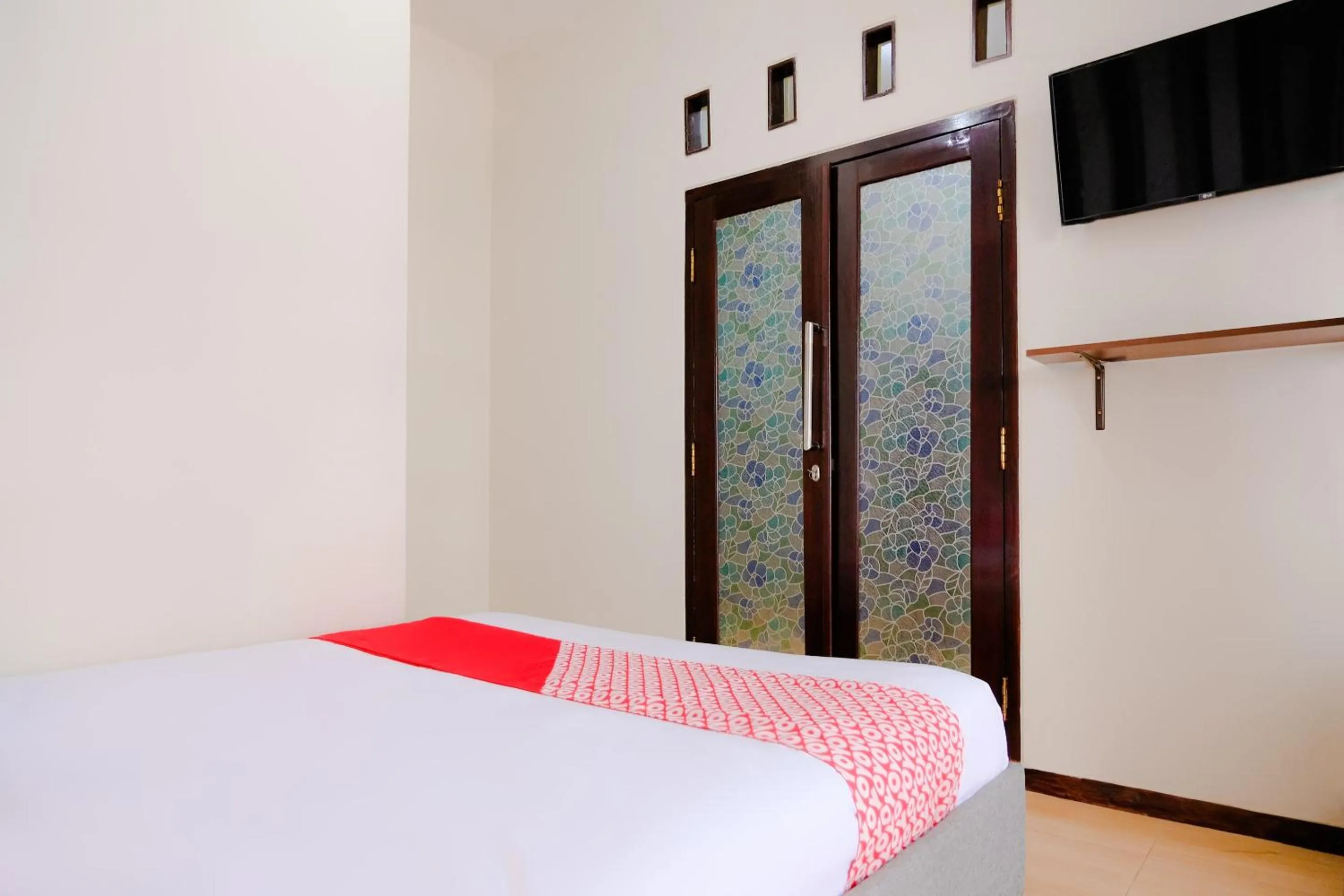 Bedroom in OYO 2376 Tiara Family Residence