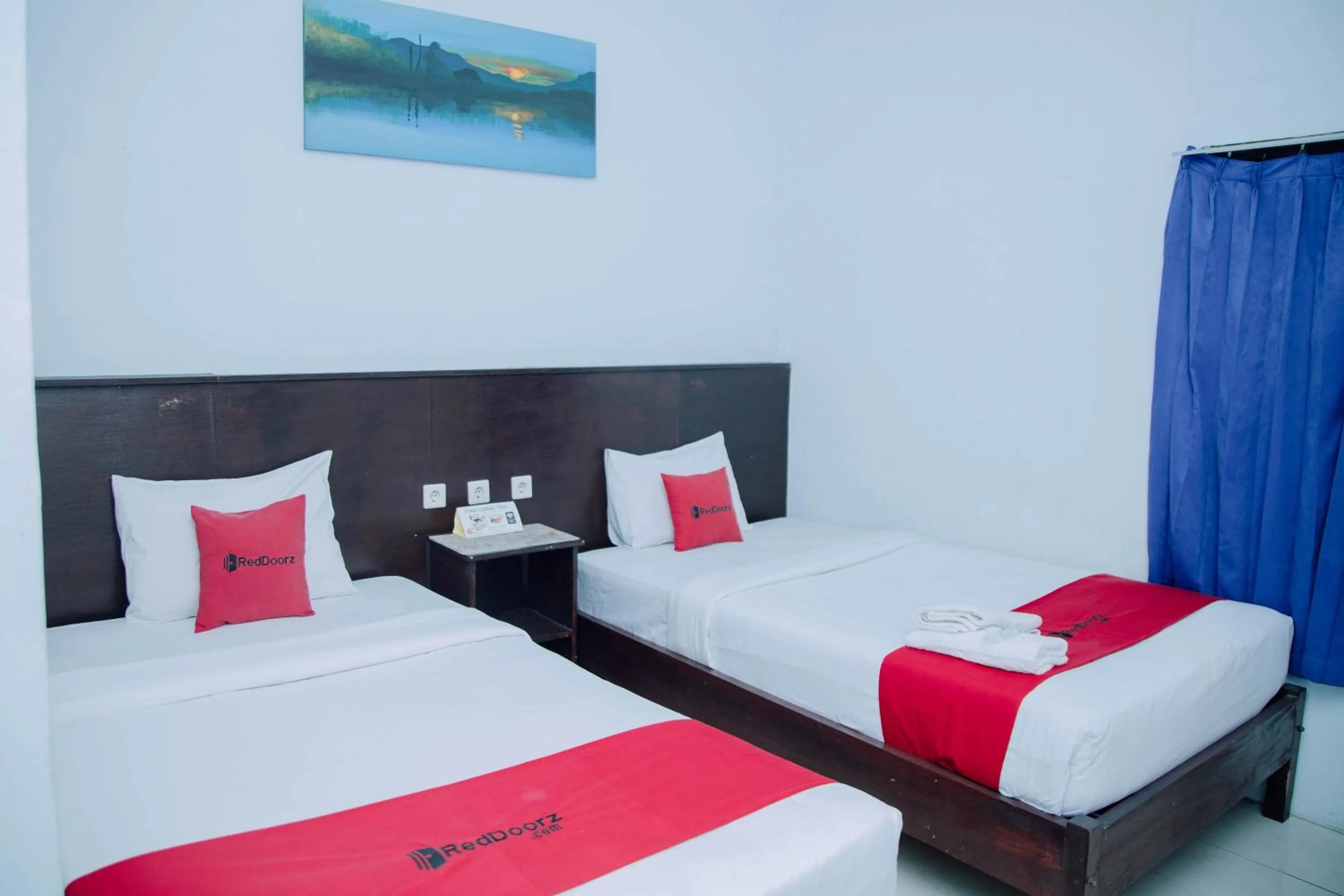 Bedroom, Bed in RedDoorz at Hening Homestay