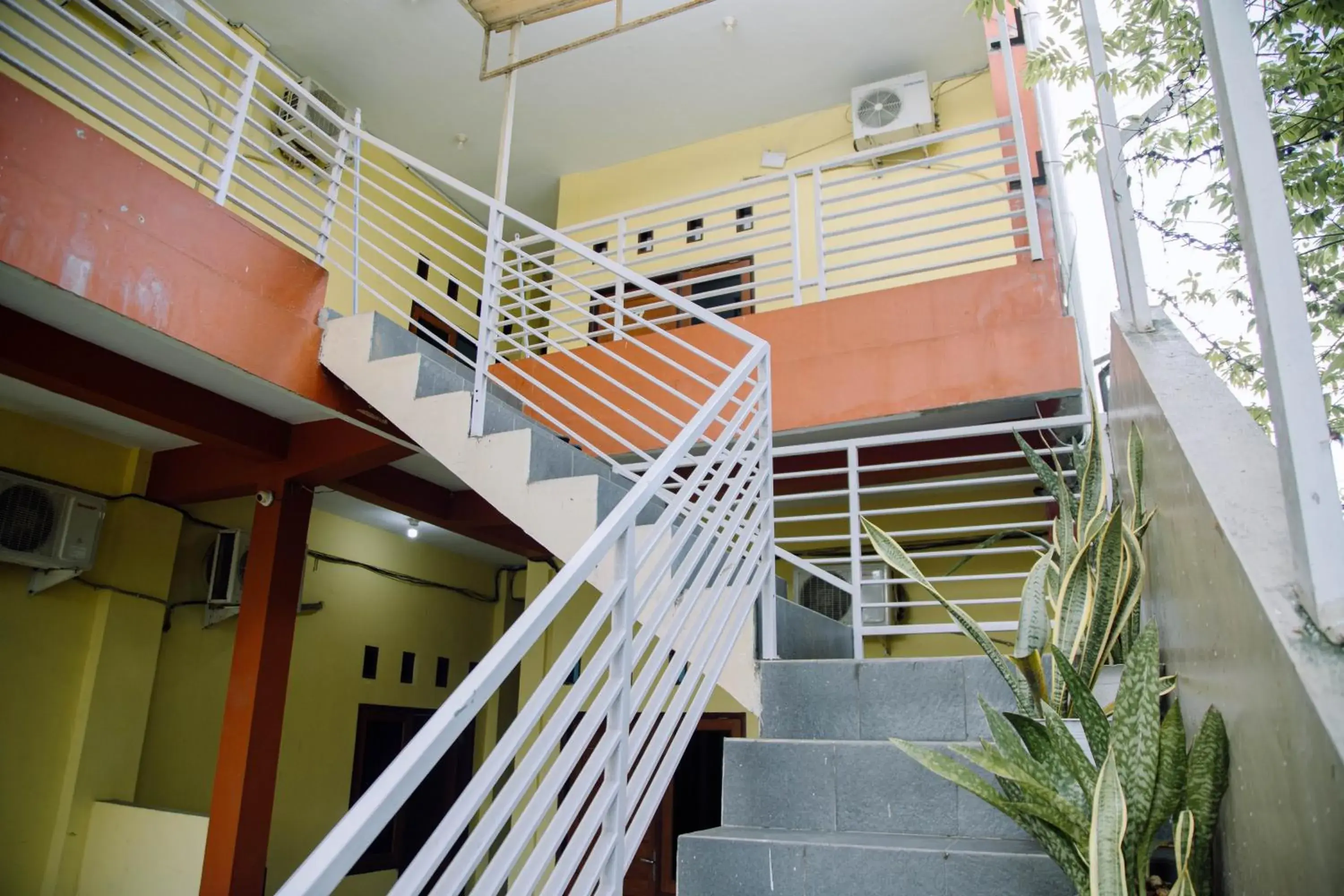 Property building in RedDoorz at Hening Homestay Property building in RedDoorz at Hening Homestay