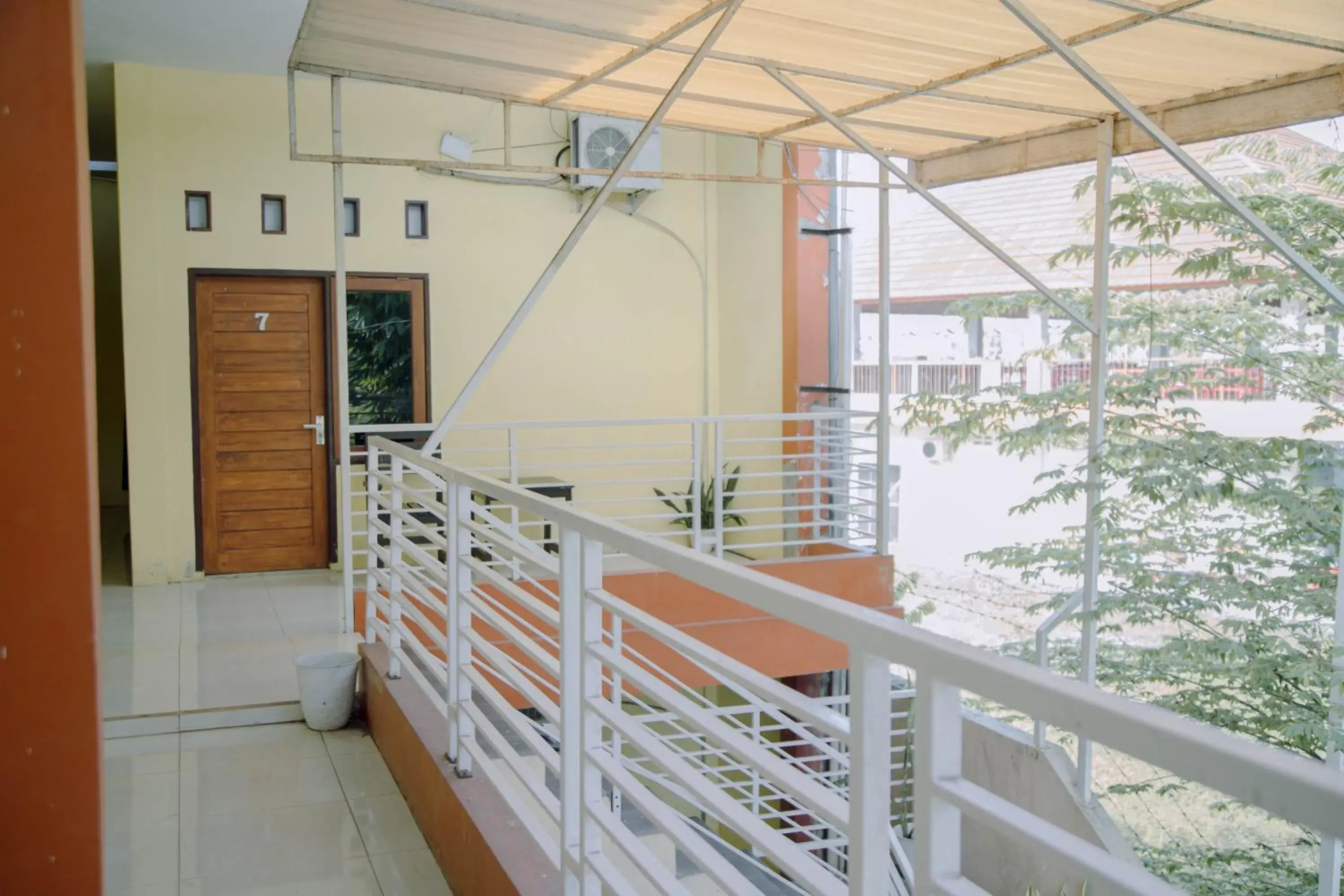 Property building in RedDoorz at Hening Homestay Property building in RedDoorz at Hening Homestay