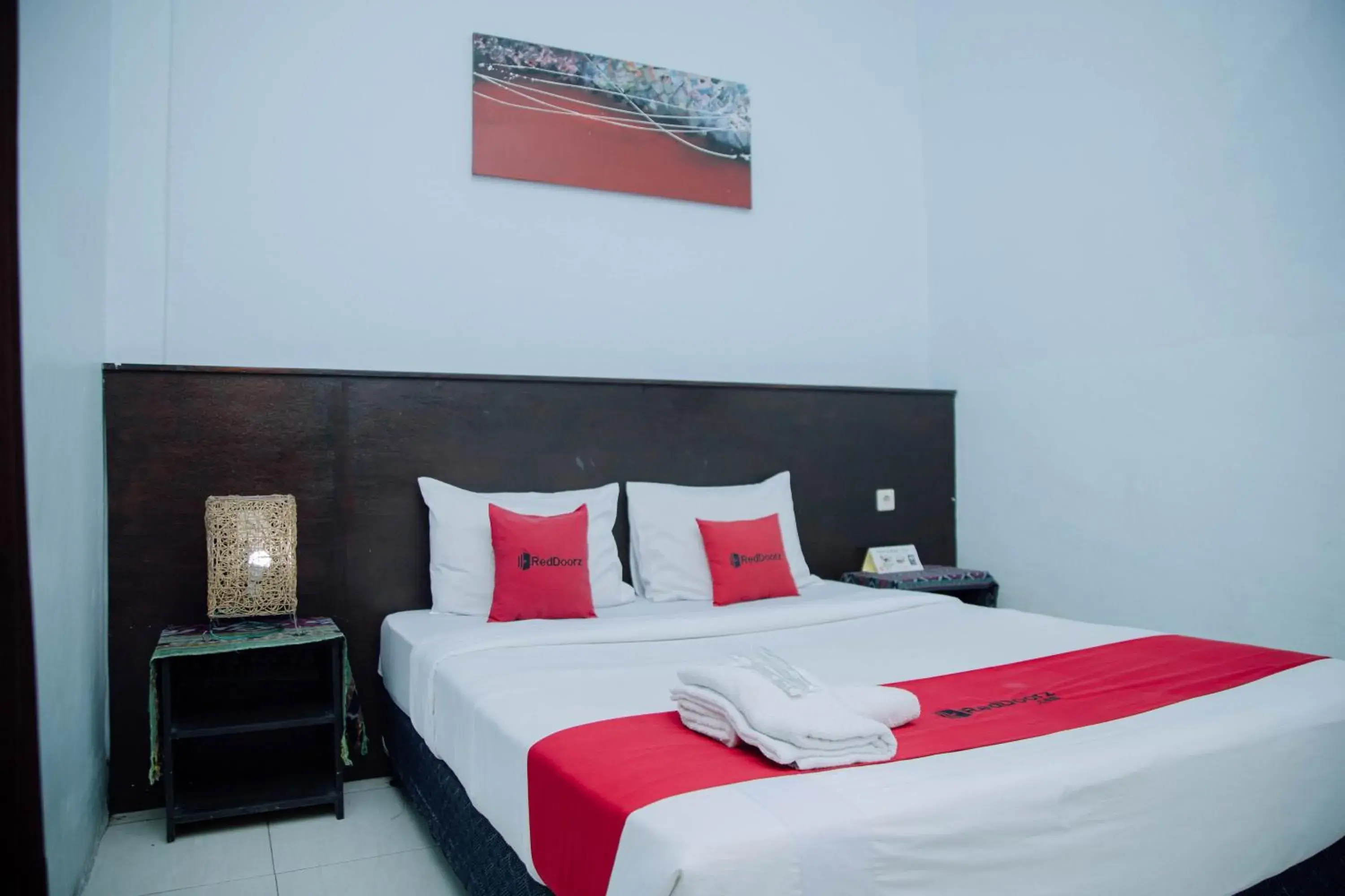 Bedroom, Bed in RedDoorz at Hening Homestay Bedroom, Bed in RedDoorz at Hening Homestay