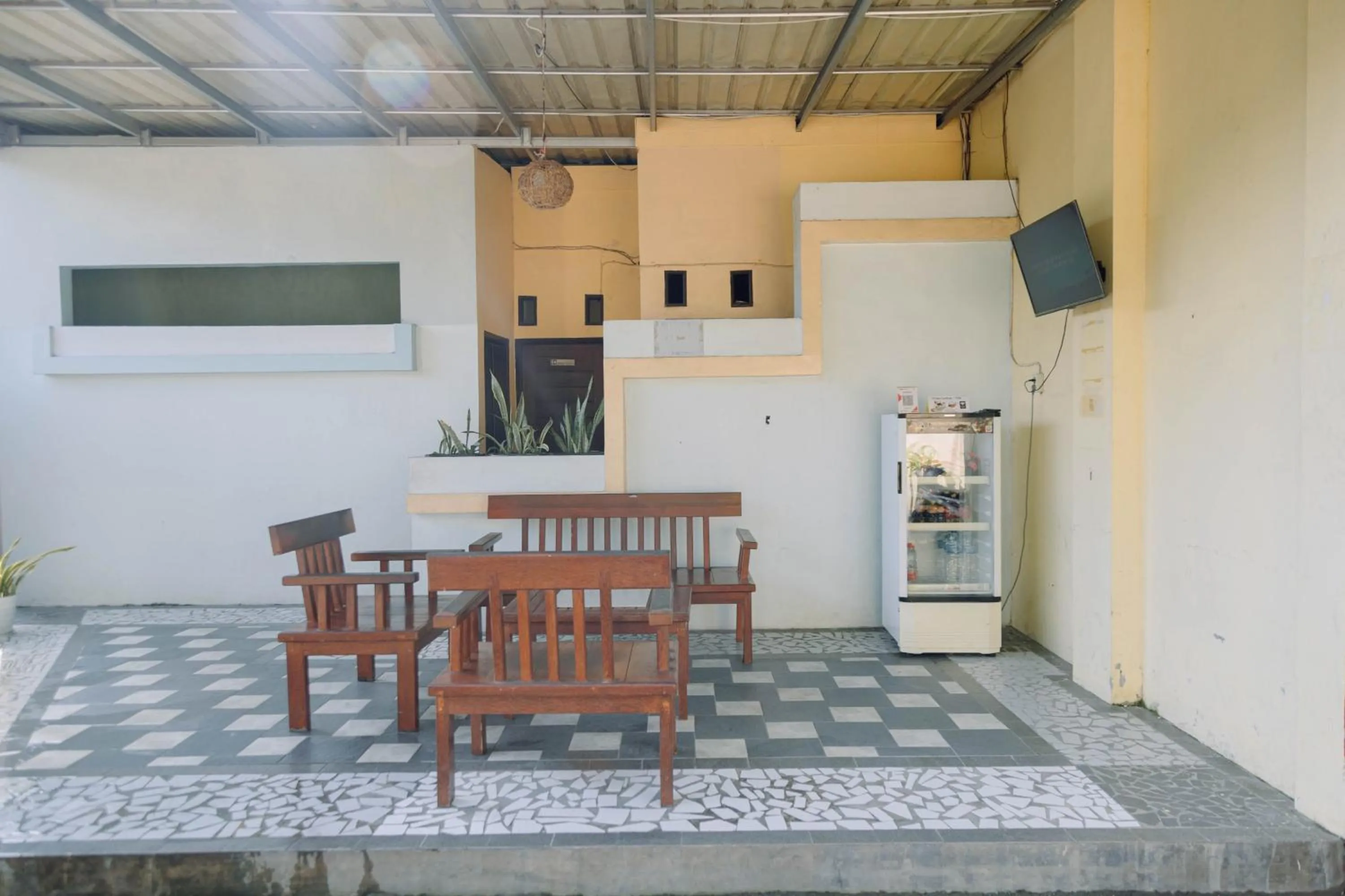 Seating area in RedDoorz at Hening Homestay
