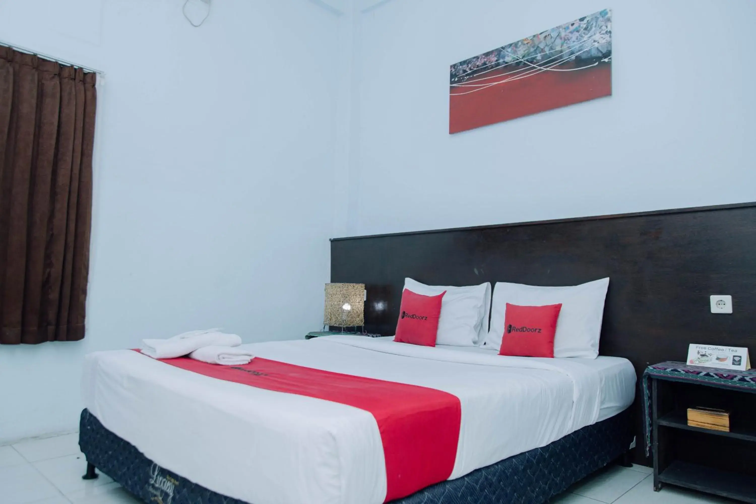 Bedroom, Bed in RedDoorz at Hening Homestay Bedroom, Bed in RedDoorz at Hening Homestay