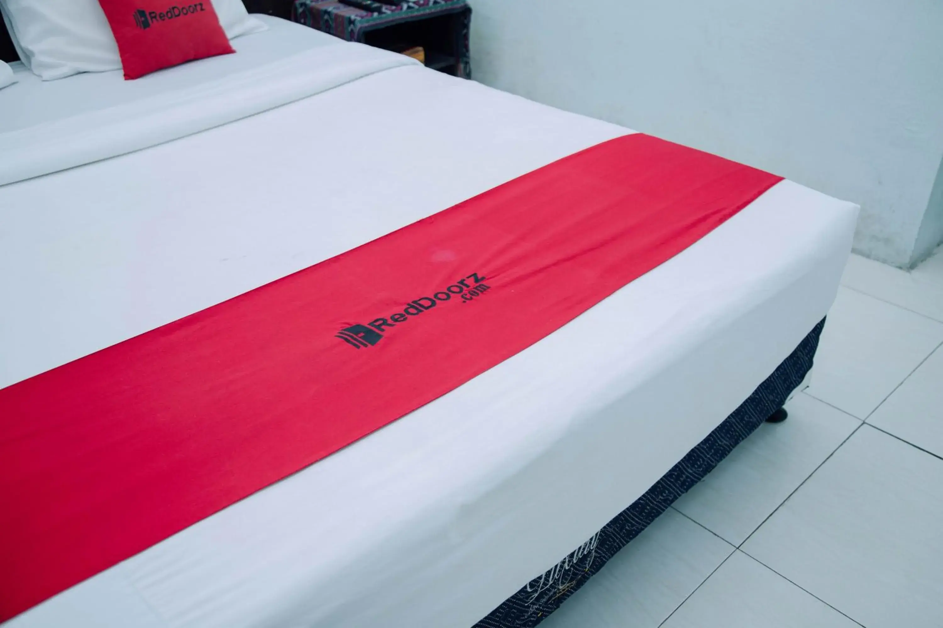 Bedroom, Bed in RedDoorz at Hening Homestay Bedroom, Bed in RedDoorz at Hening Homestay