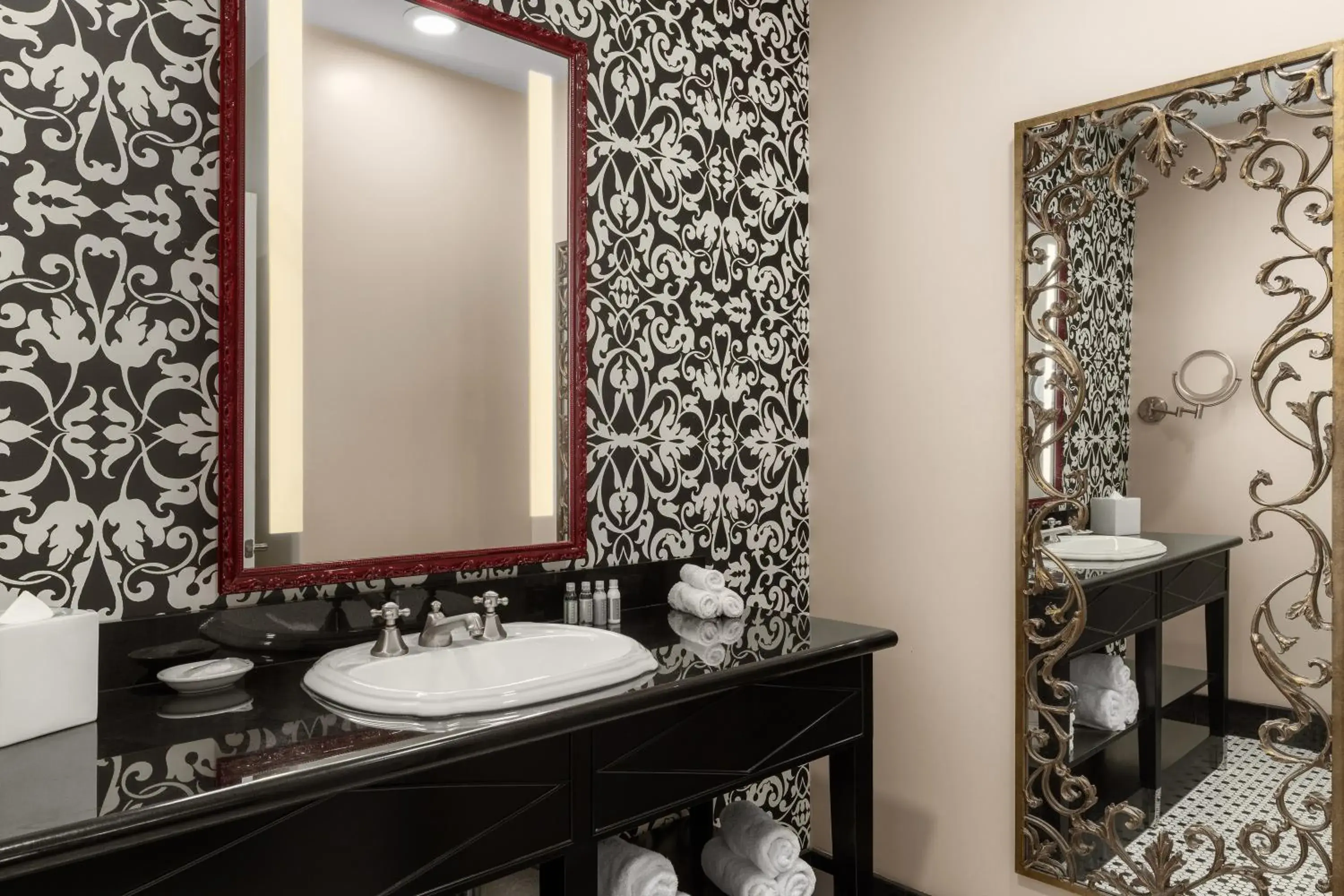 Superior King Room in Dauphine Orleans Hotel Superior King Room in Dauphine Orleans Hotel