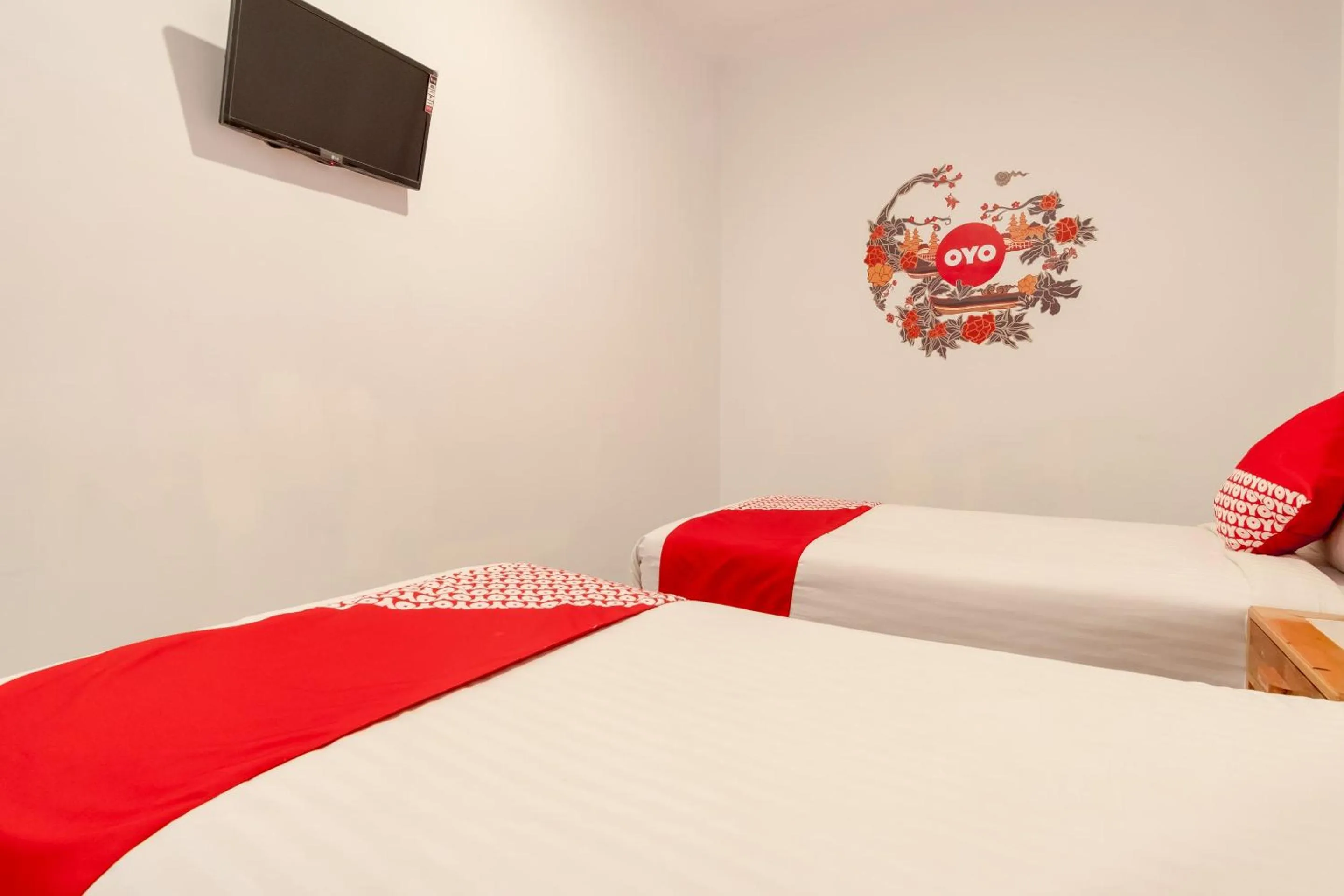 Bedroom in OYO 2410 Intan Hotel