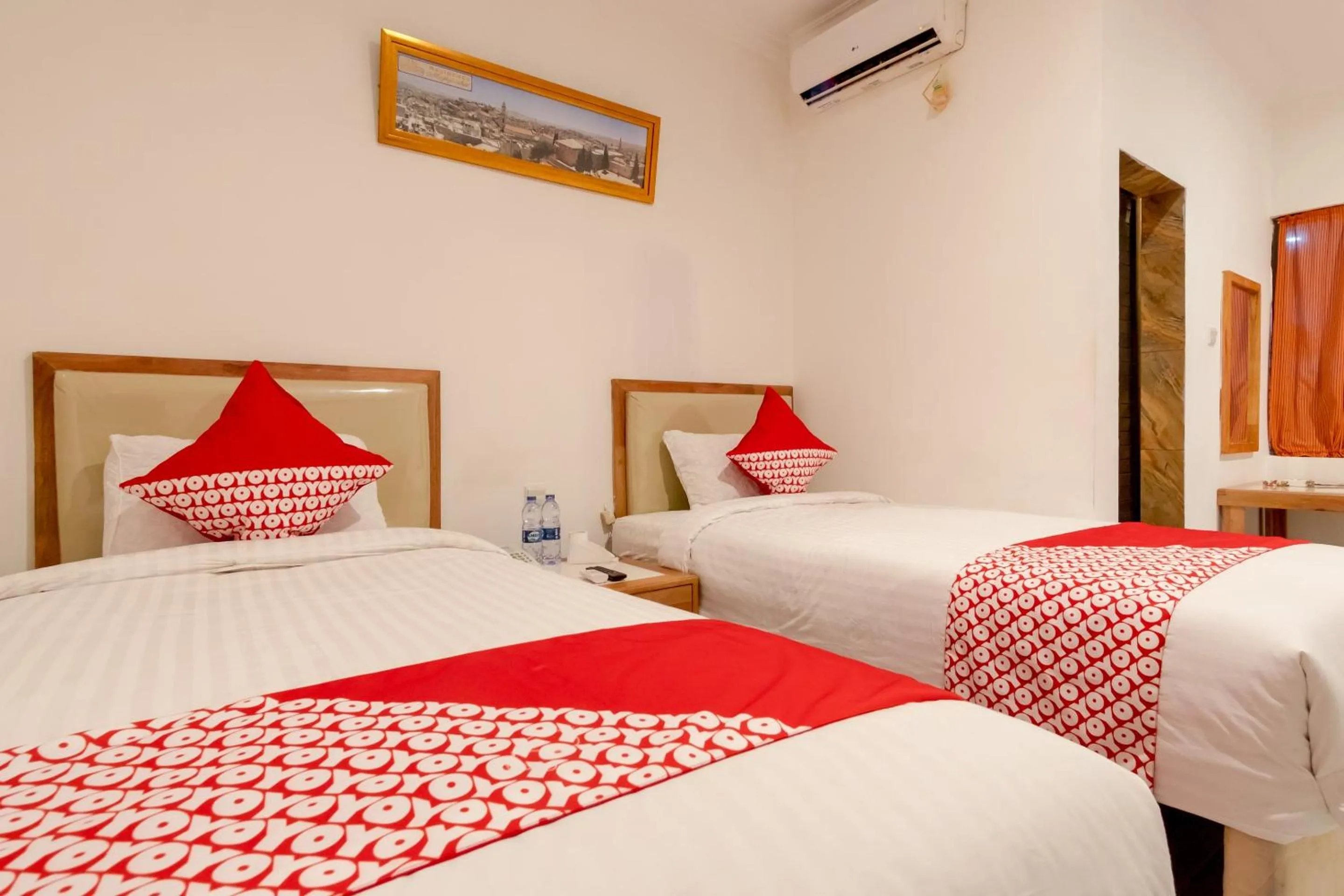 Bedroom in OYO 2410 Intan Hotel