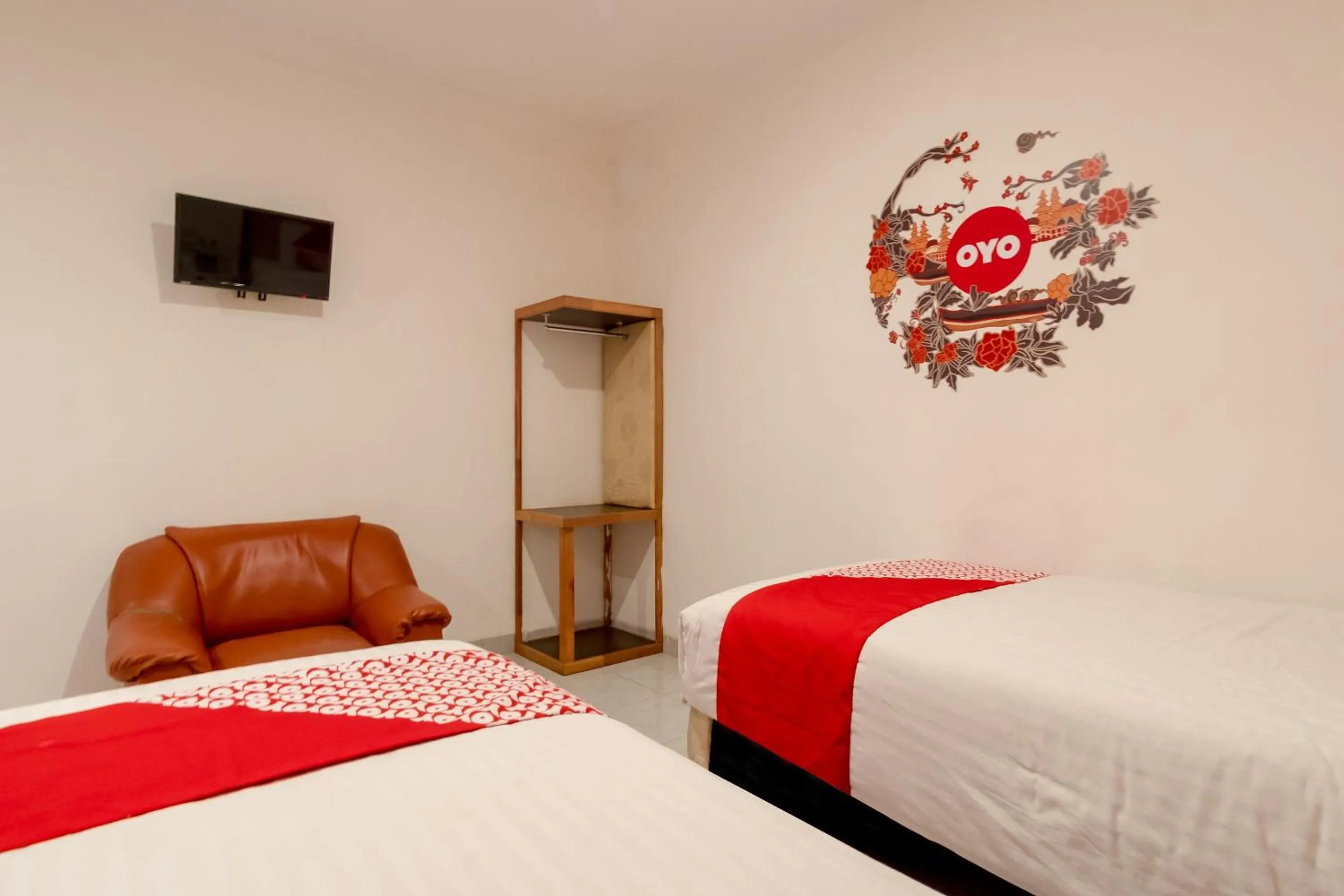 Bedroom in OYO 2410 Intan Hotel