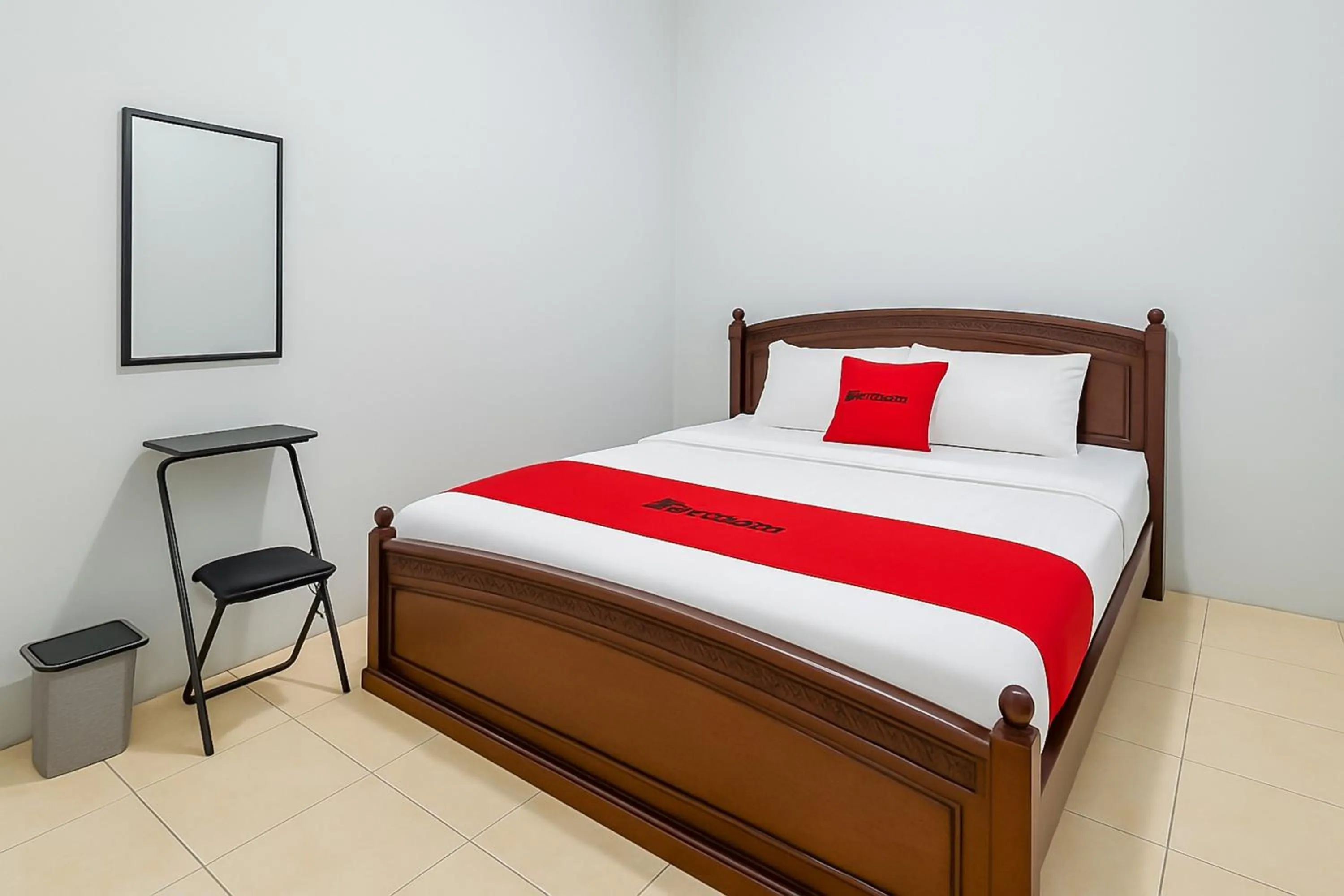 Bedroom, Bed in RedDoorz near Metro Bandung