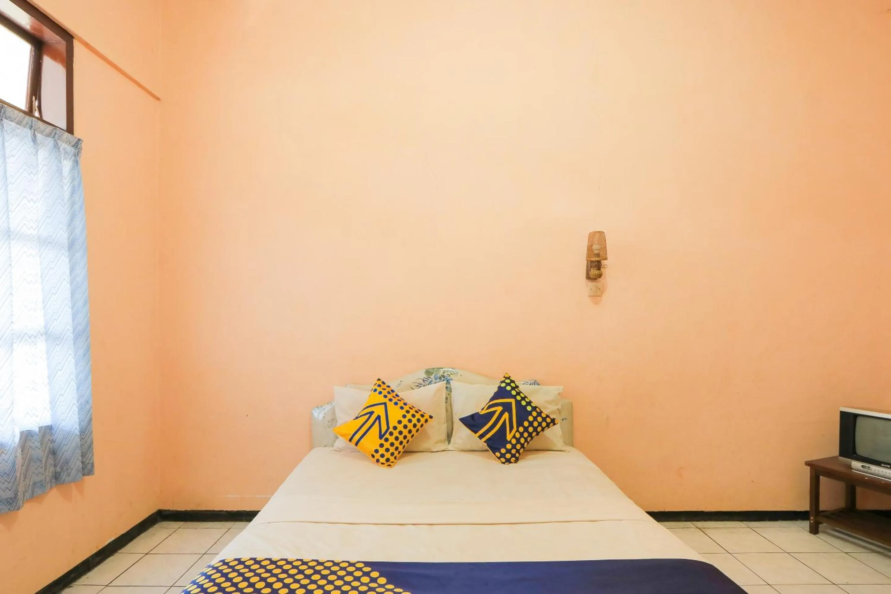 Bedroom, Bed in OYO 2465 Hotel Raung View