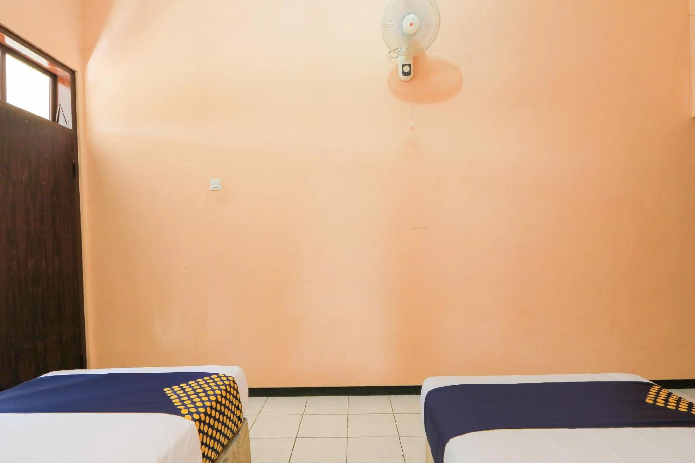 Bedroom, Bed in OYO 2465 Hotel Raung View