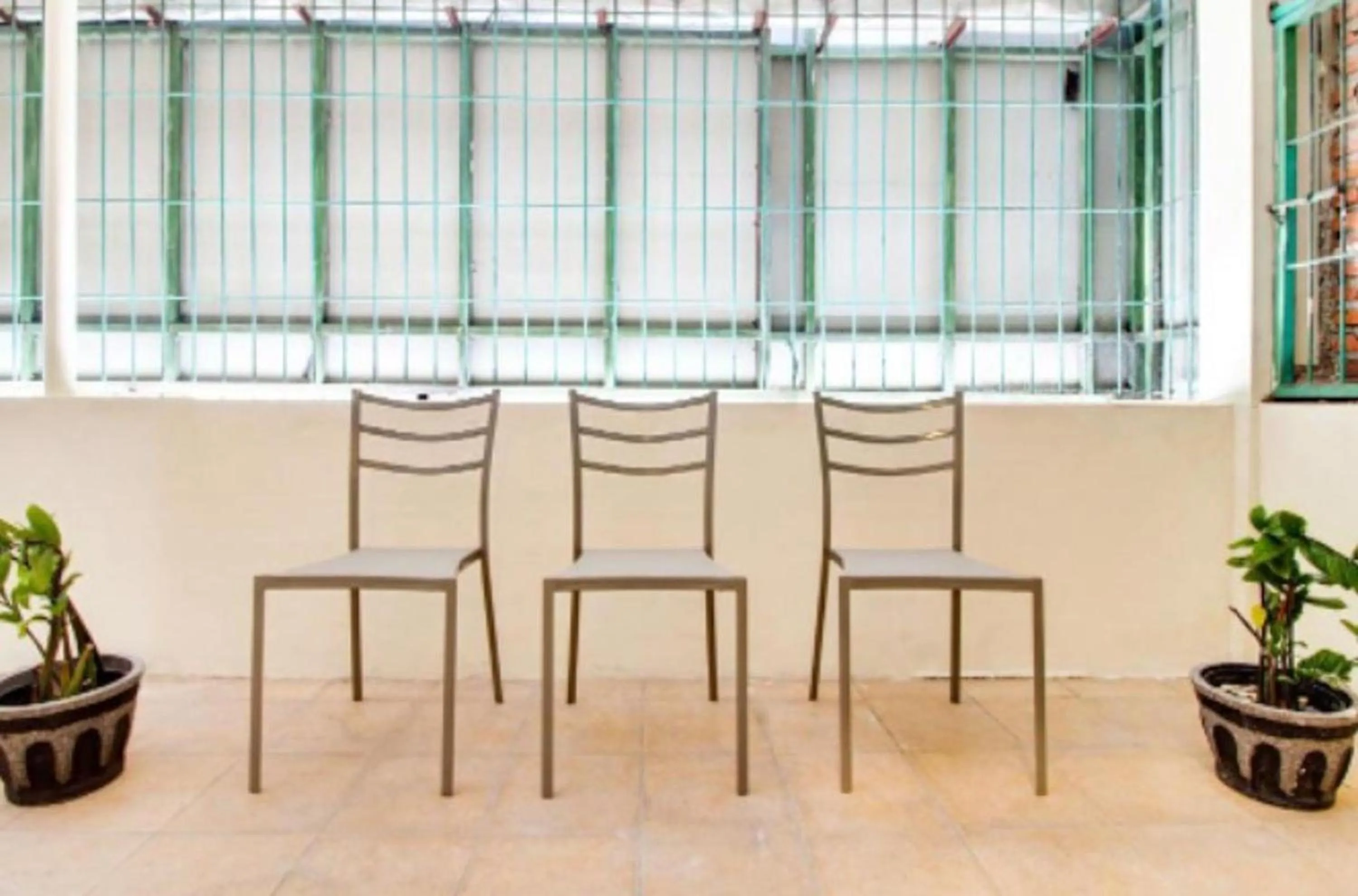 Seating area in RedDoorz near BG Junction Surabaya