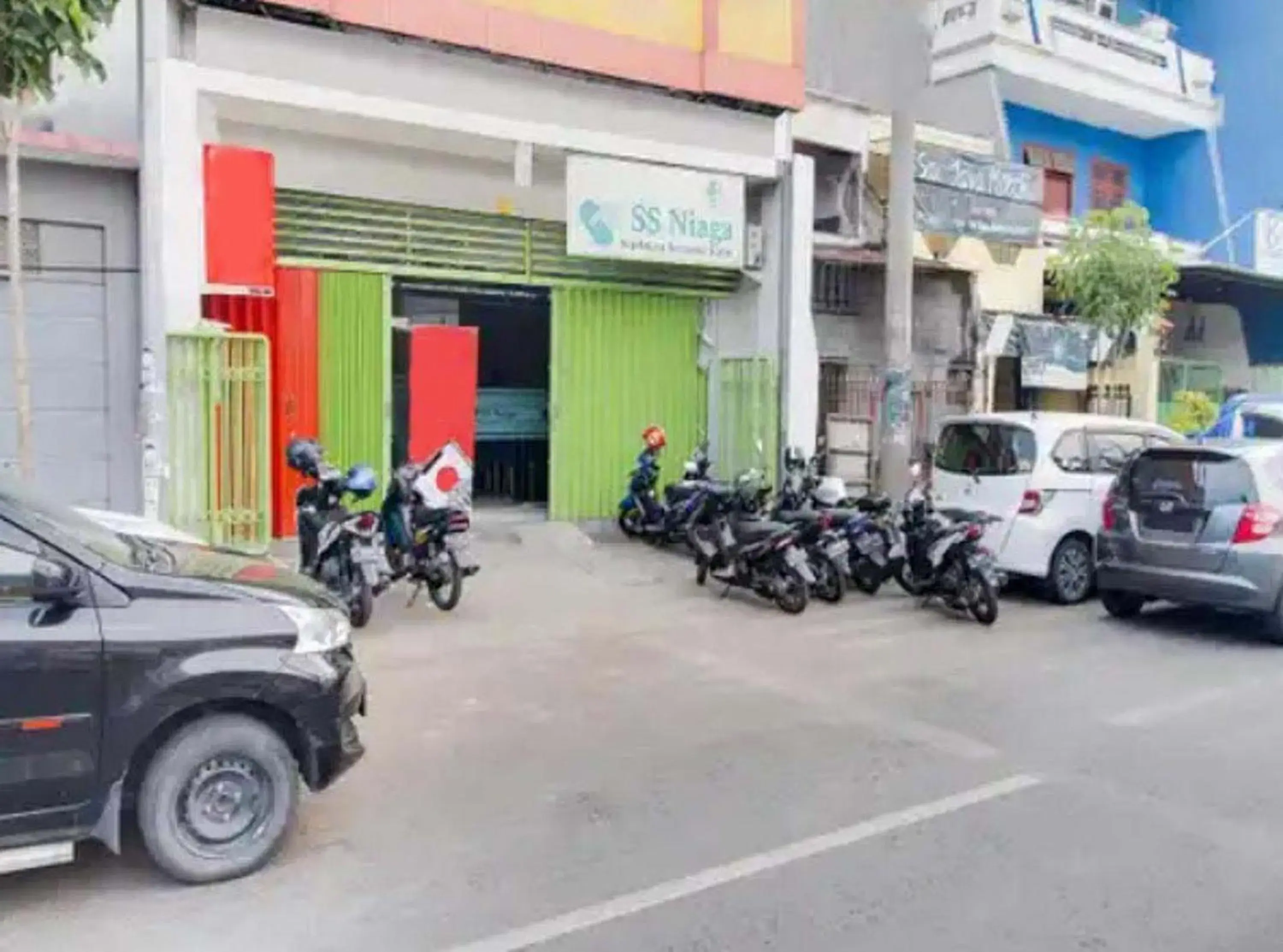 Property building in RedDoorz near BG Junction Surabaya Property building in RedDoorz near BG Junction Surabaya