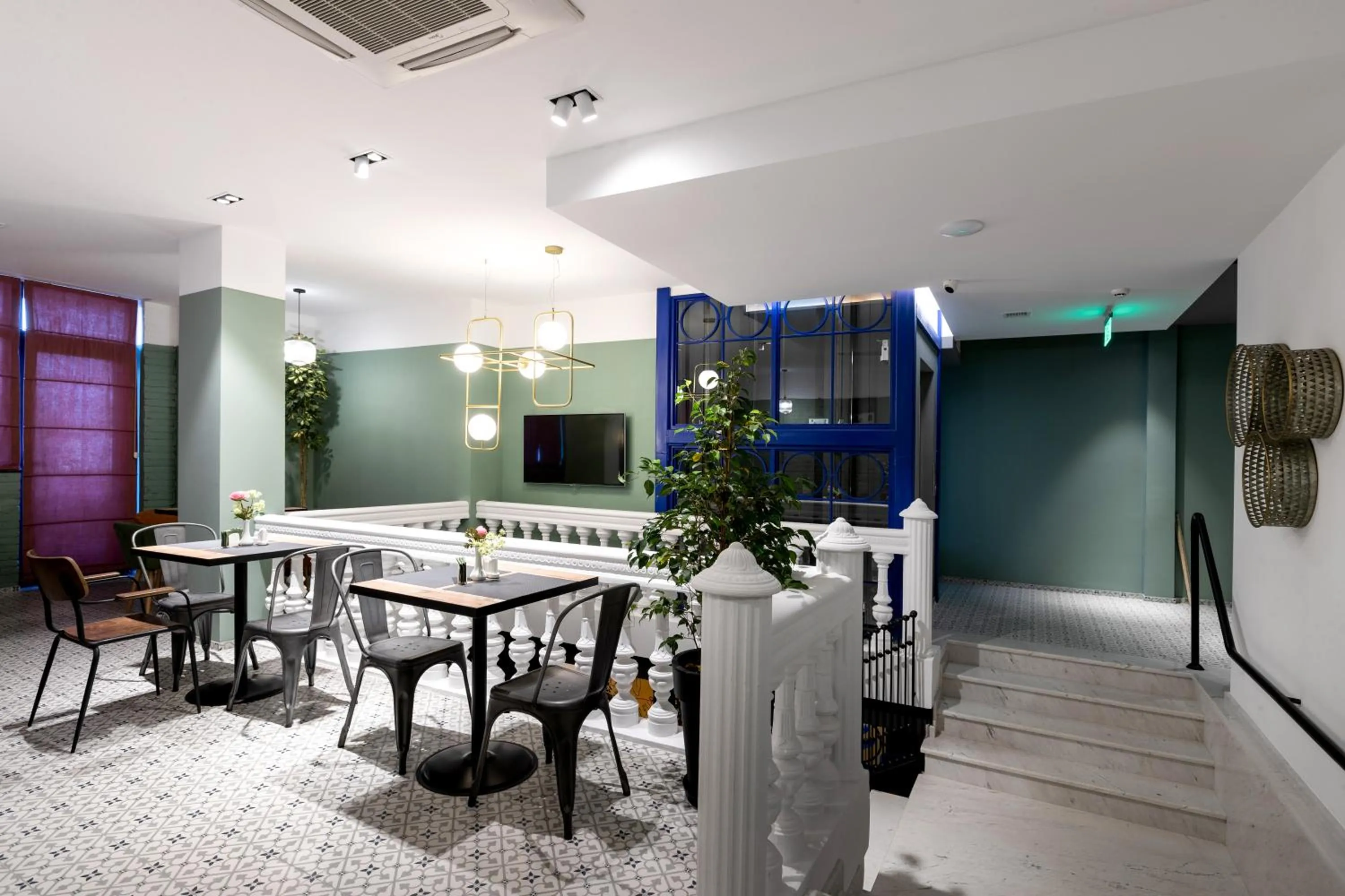 Communal lounge/ TV room in Vera Hills Boutique Hotel