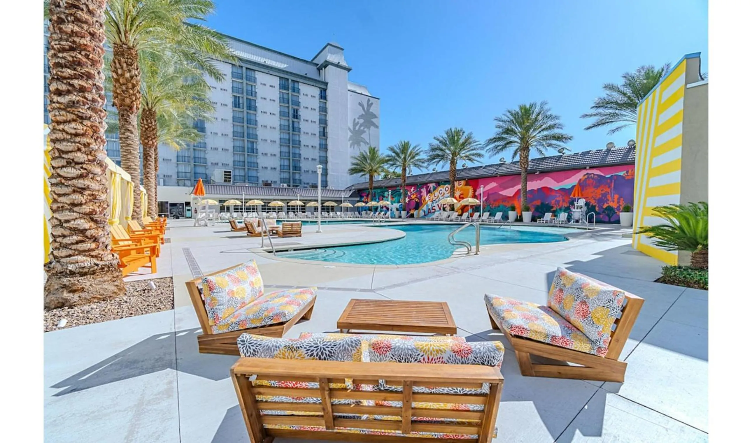Swimming pool in OYO Hotel and Casino Las Vegas