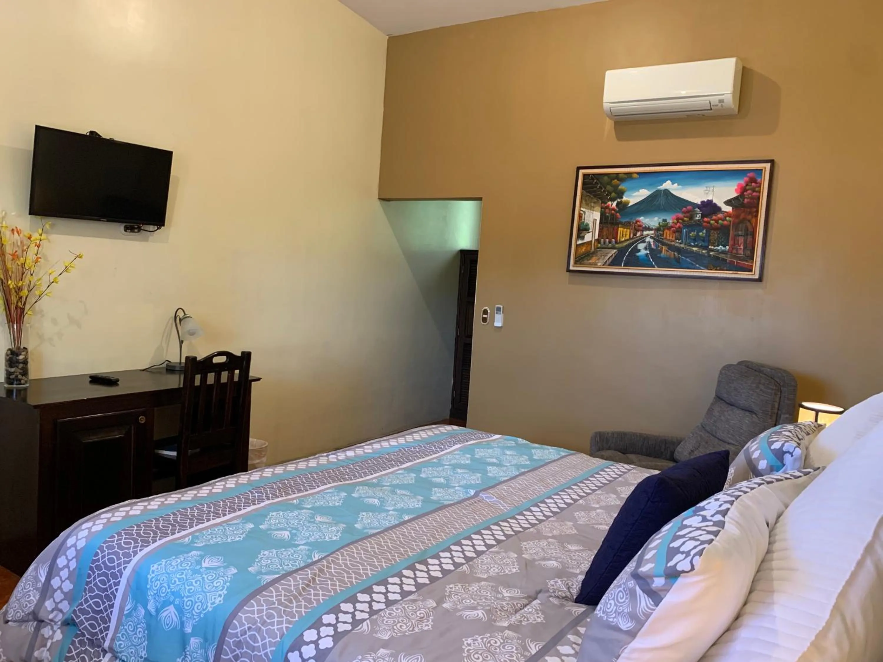 Communal lounge/ TV room, Bed in Zafra Hotel