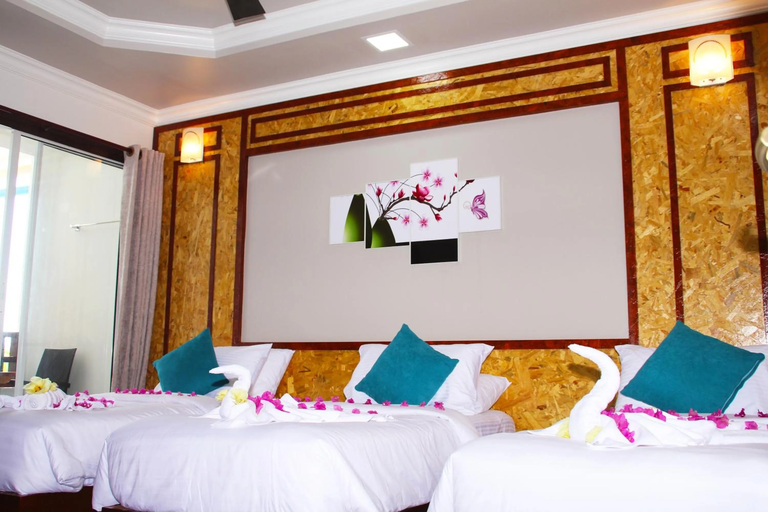 Photo of the whole room in Athens View