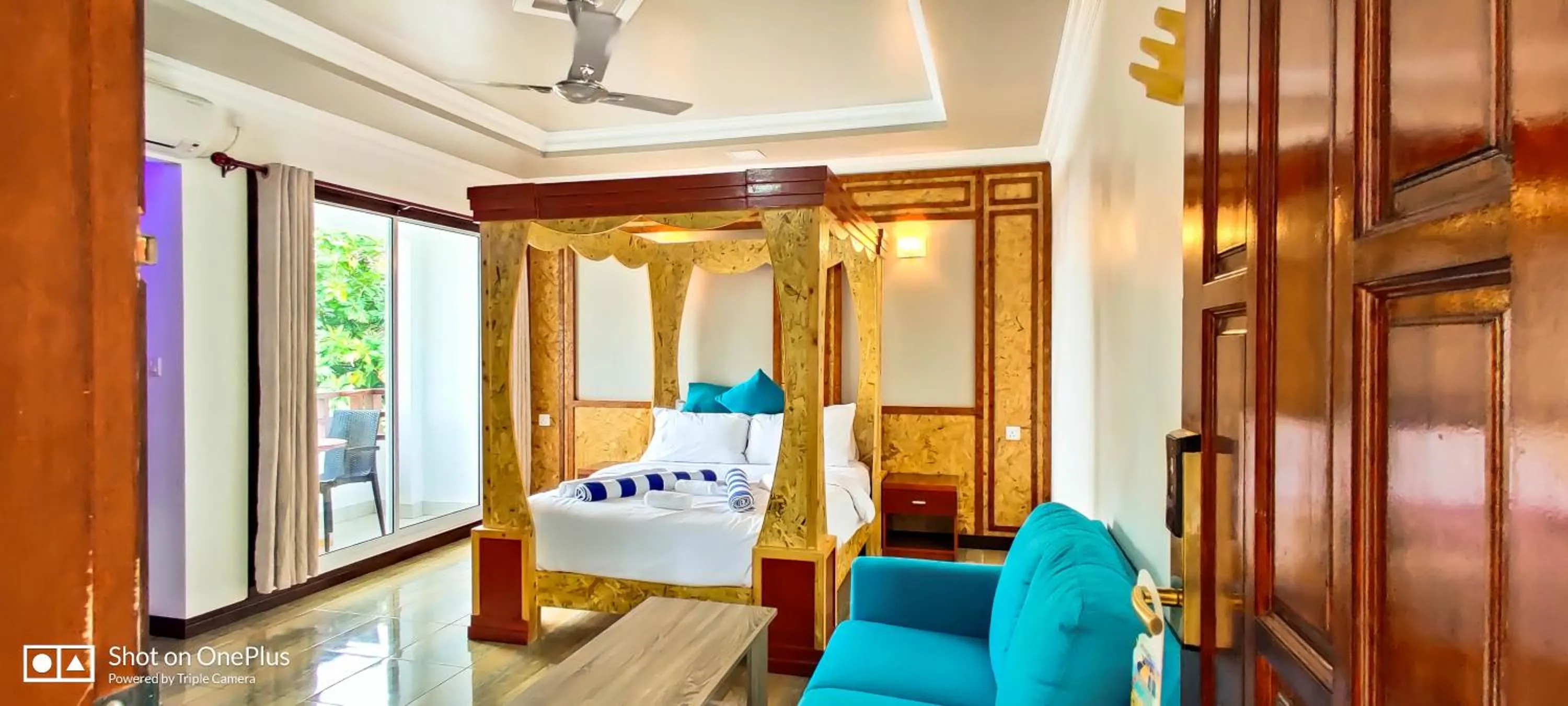 Photo of the whole room in Athens View