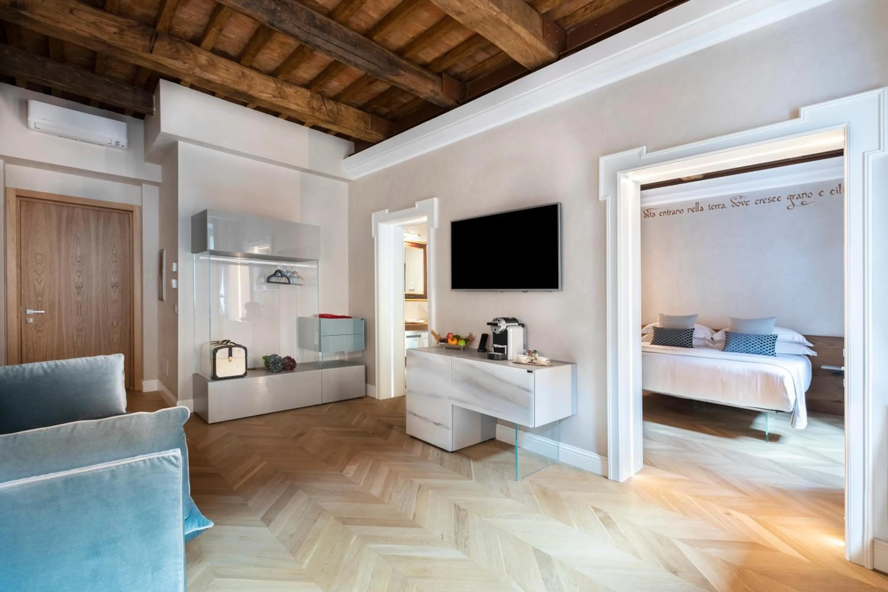 TV and multimedia, Bed in Poēsis Experience Hotel