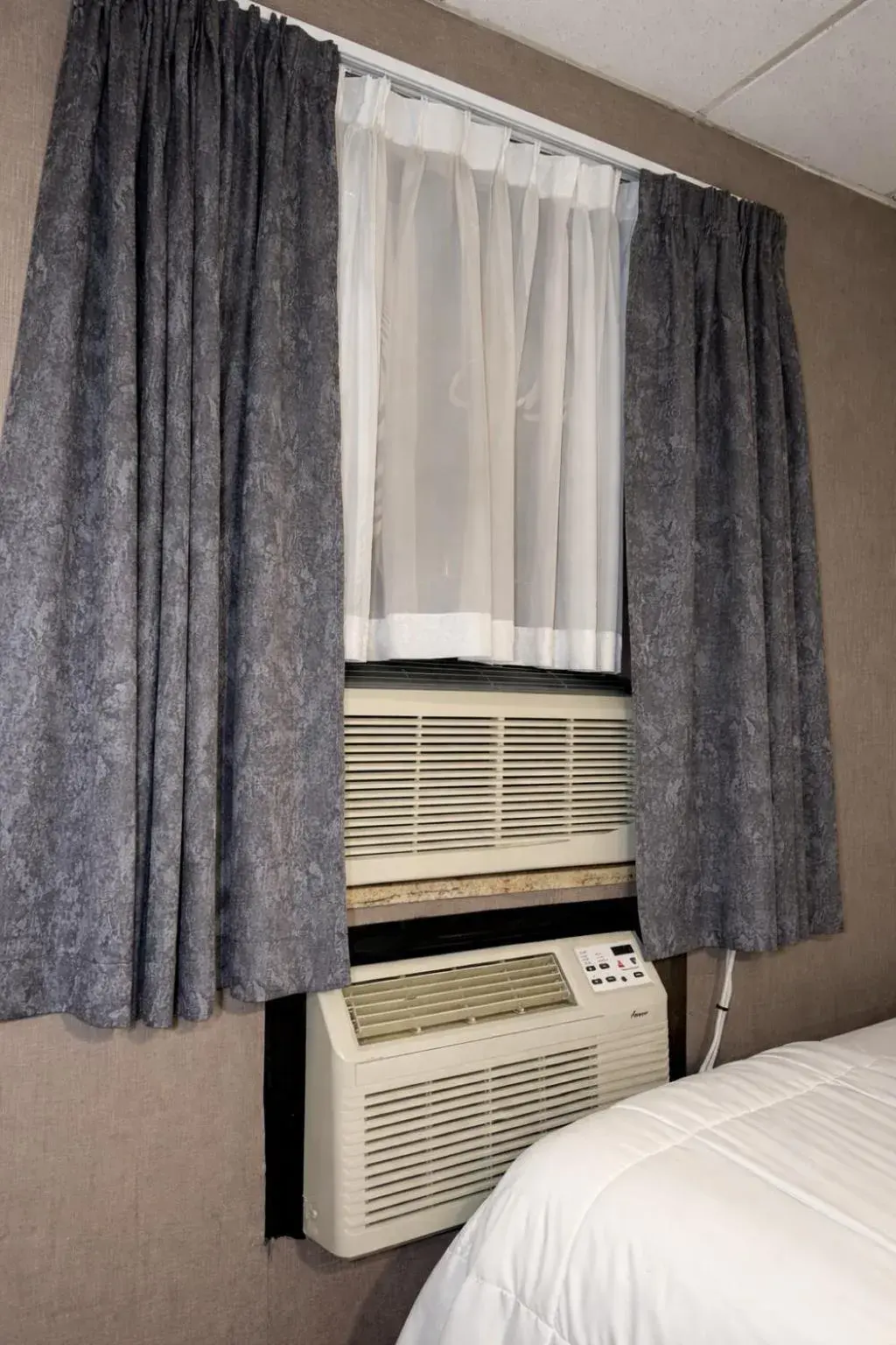 Bed in Cabana Hotel Yankee Stadium Bed in Cabana Hotel Yankee Stadium