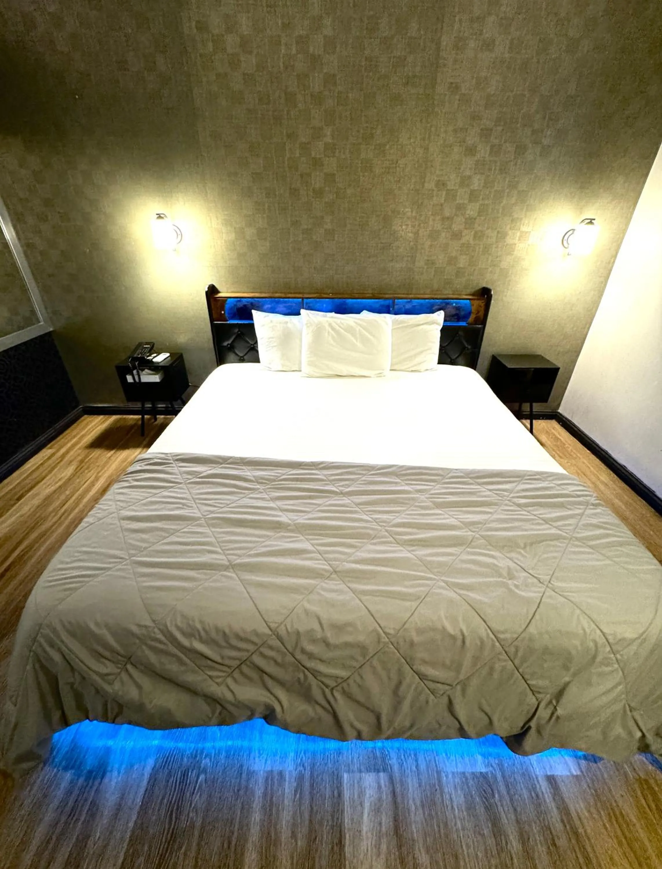 Bedroom, Bed in Cabana Hotel Yankee Stadium