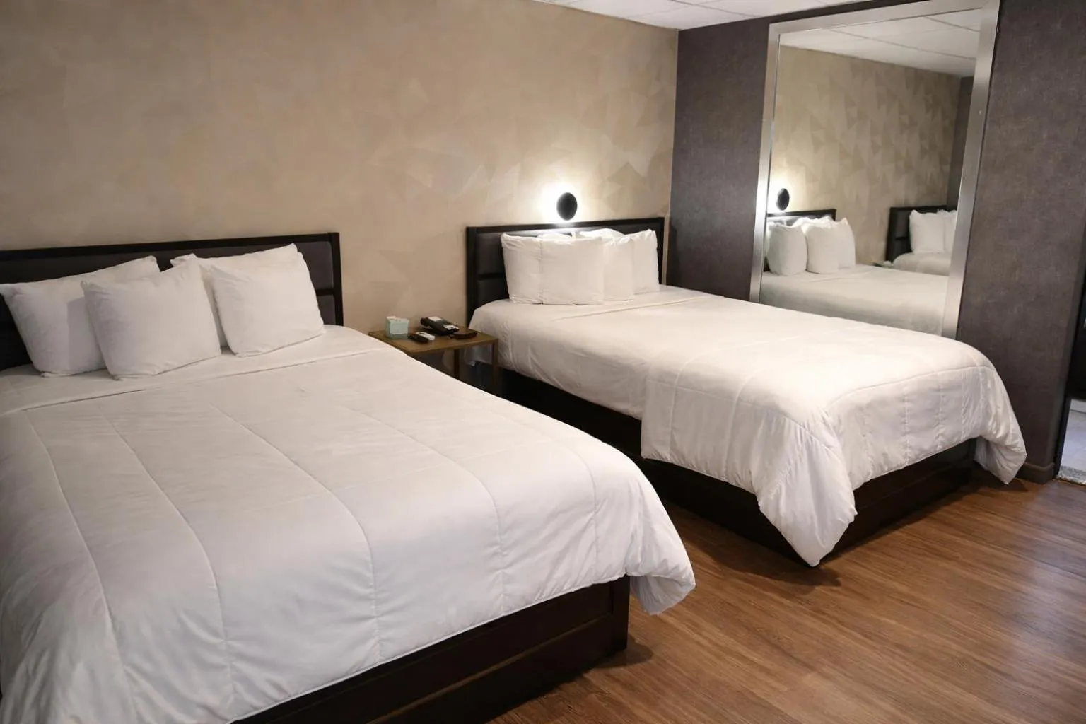 Bed in Cabana Hotel Yankee Stadium