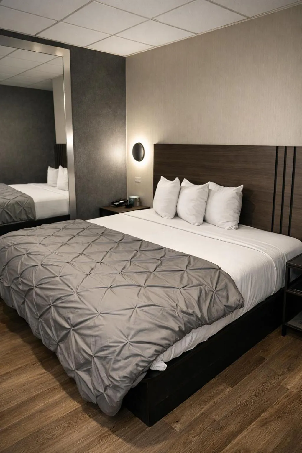 Bed in Cabana Hotel Yankee Stadium