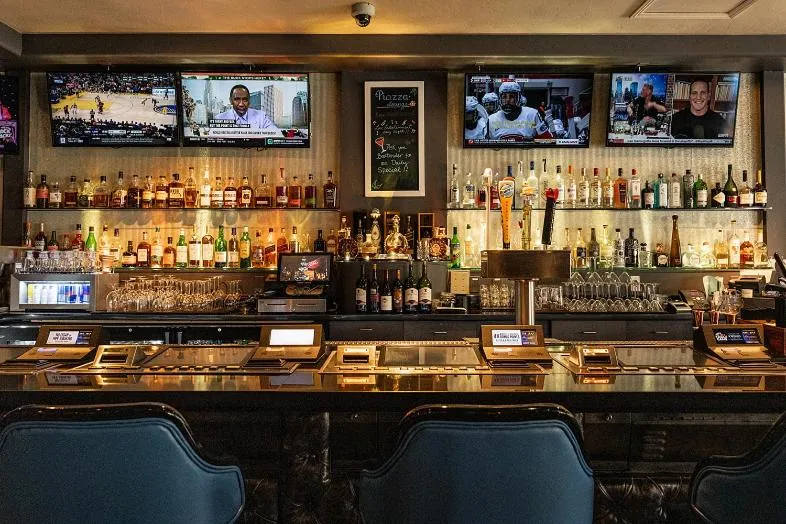 Lounge or bar in Tuscany Suites & Casino