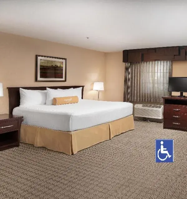 Accessible Executive Non-Smoking Suite in Tuscany Suites & Casino Accessible Executive Non-Smoking Suite in Tuscany Suites & Casino