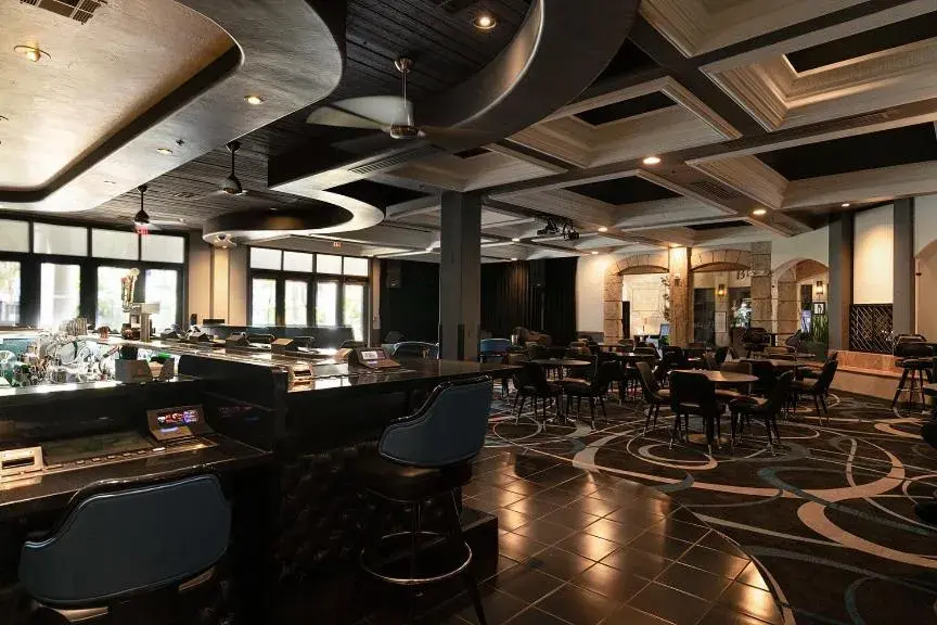 Lounge or bar in Tuscany Suites & Casino Lounge or bar in Tuscany Suites & Casino