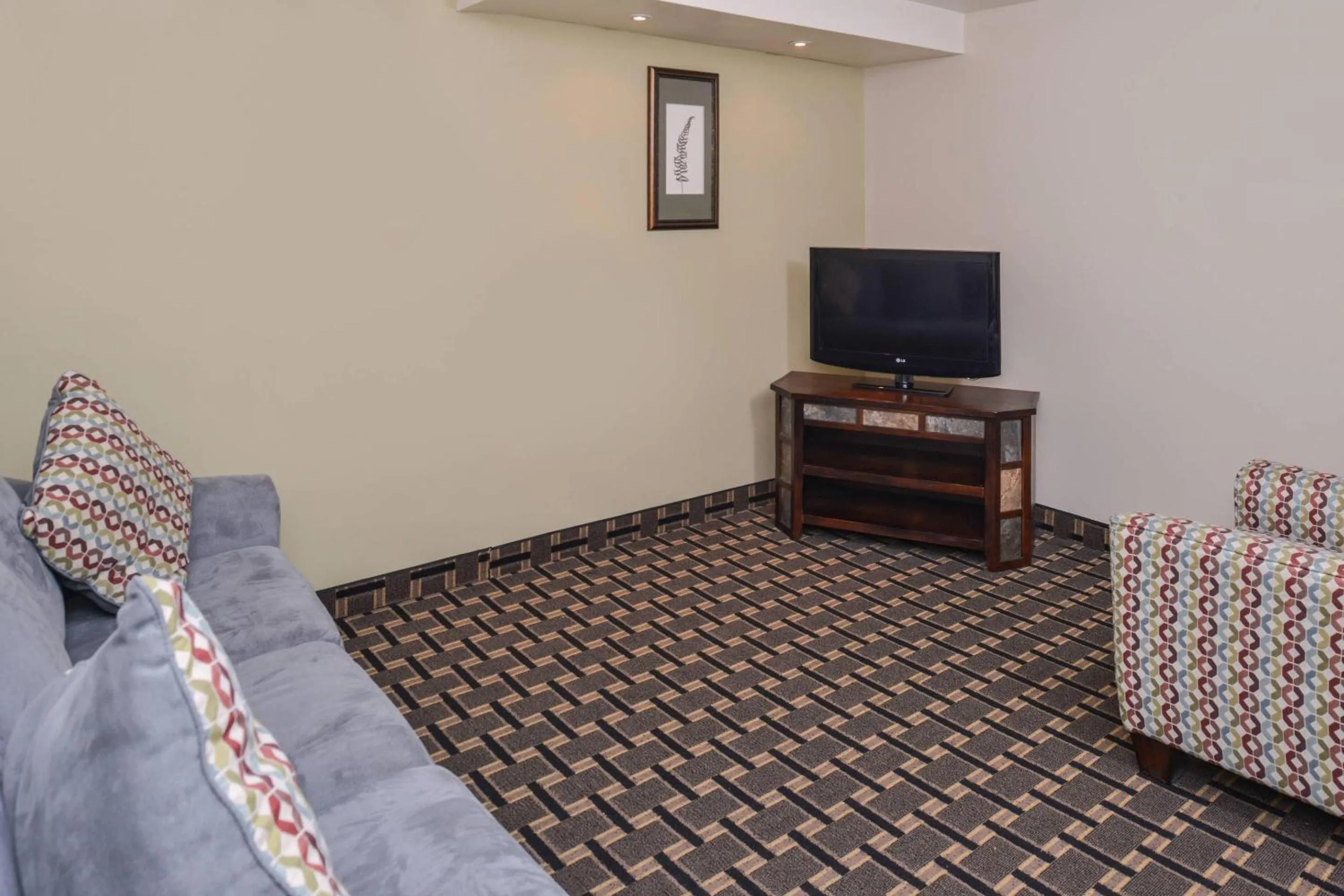 Bedroom in Quality Inn & Suites Montebello - Los Angeles