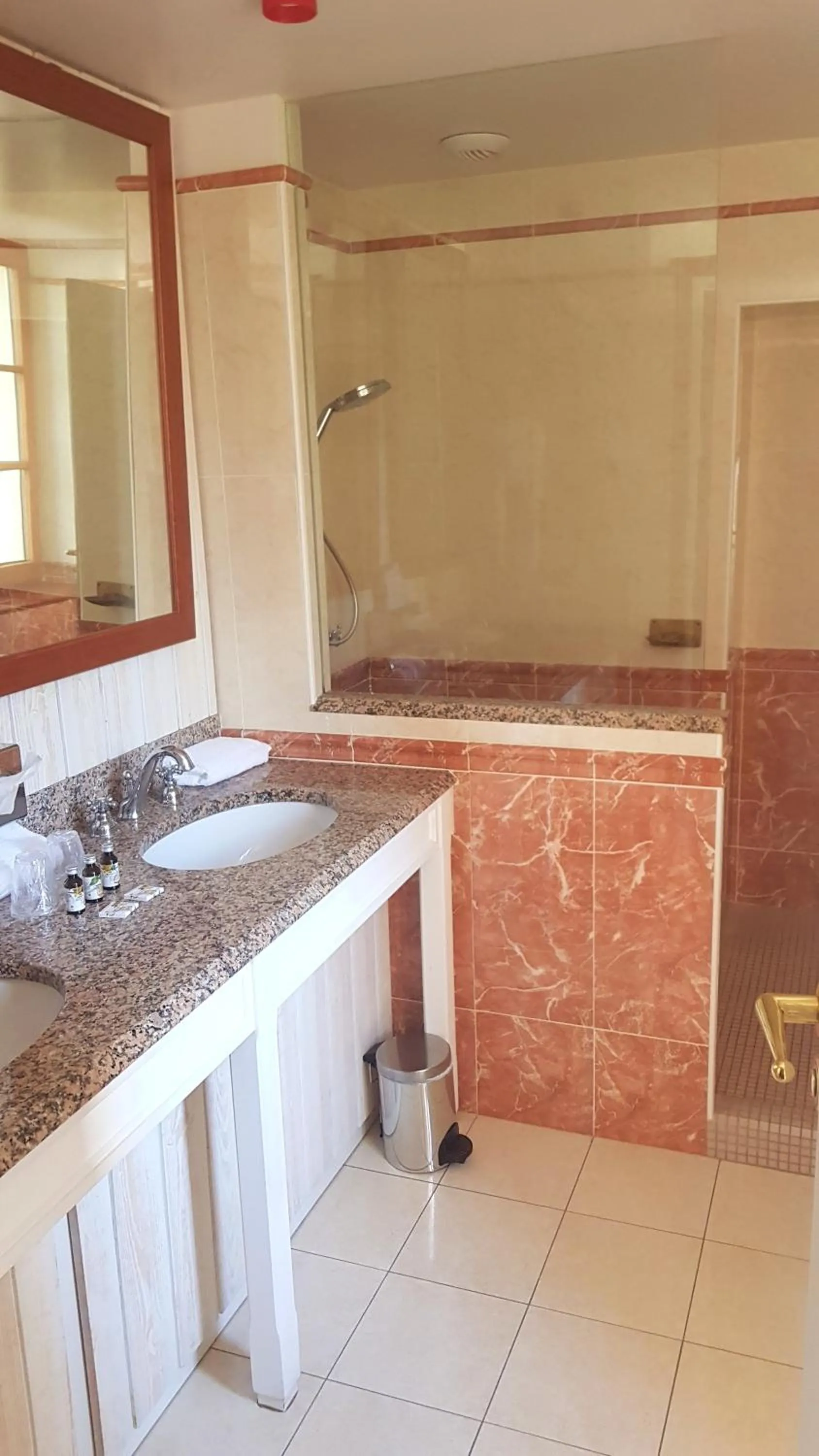 Shower in Manoir Du Cunningham