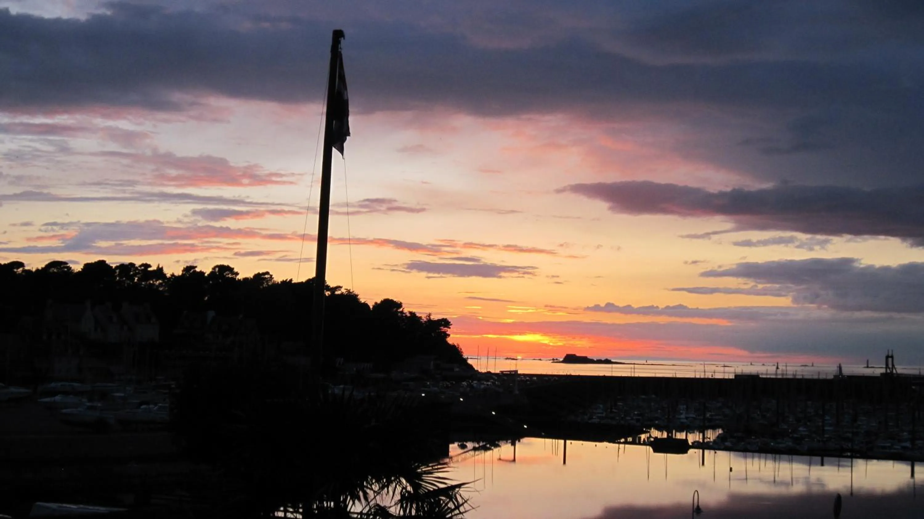 Night in Manoir Du Cunningham