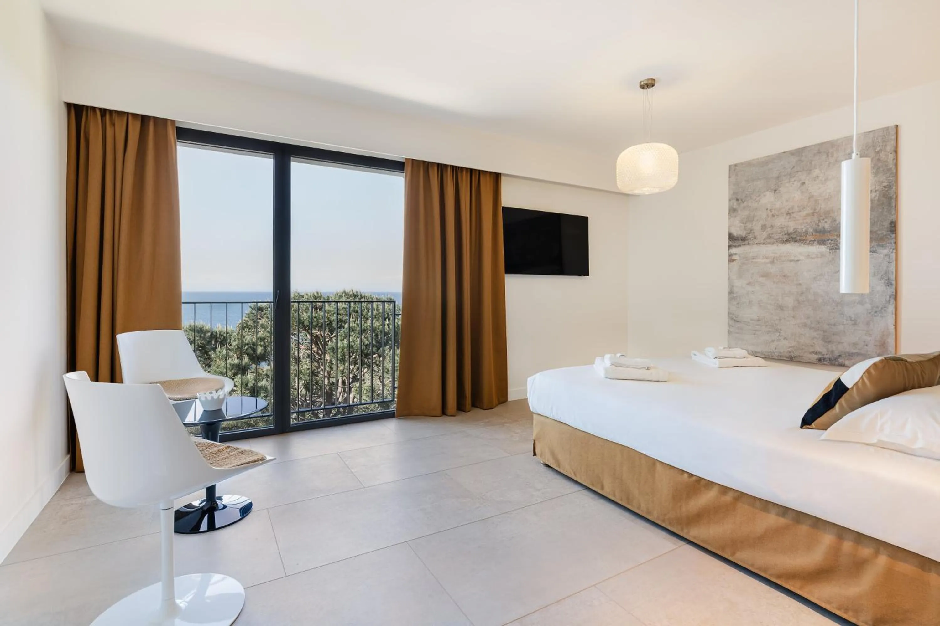 Bed in Grand Hotel Du Golfe - Spa & Restaurant