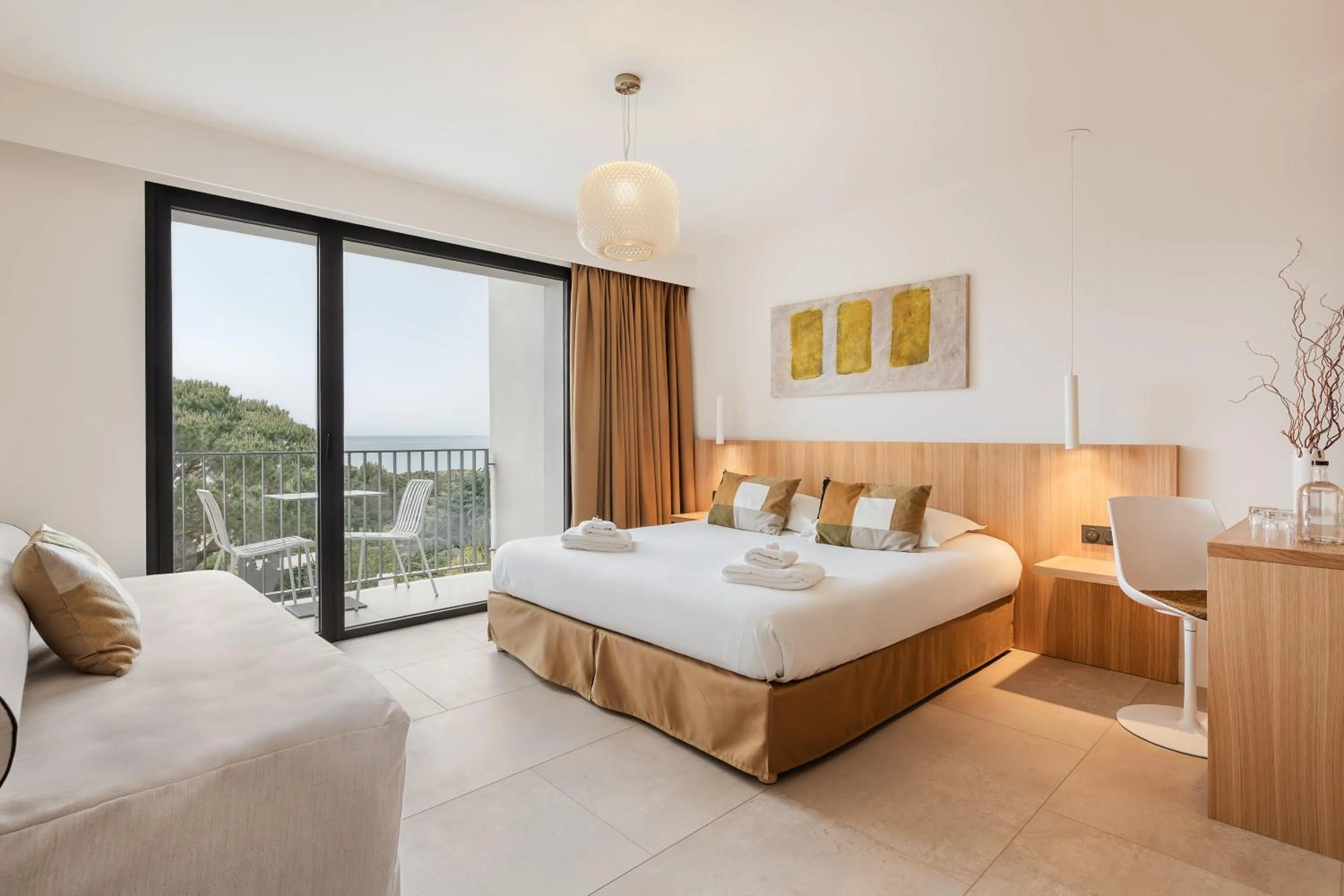 Bed in Grand Hotel Du Golfe - Spa & Restaurant