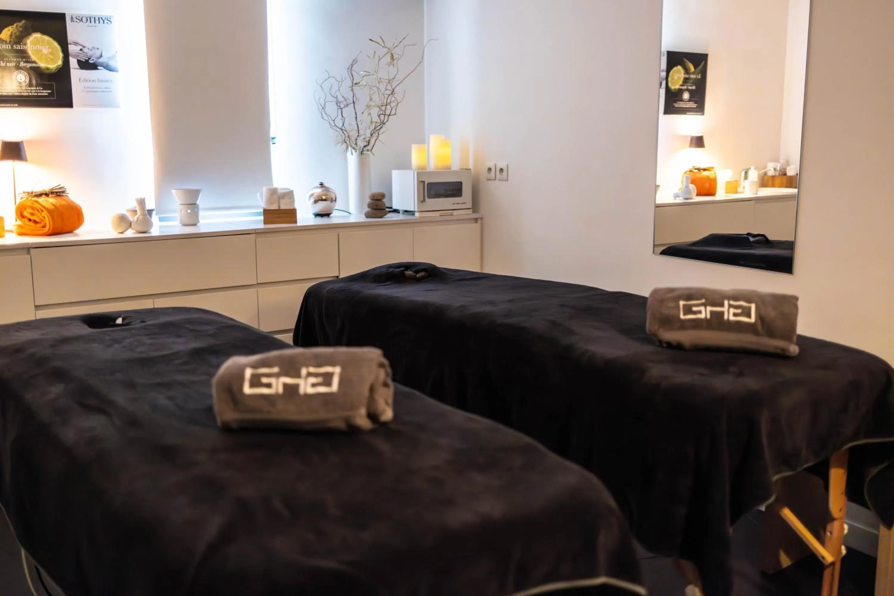 Massage, Bed in Grand Hotel Du Golfe - Spa & Restaurant